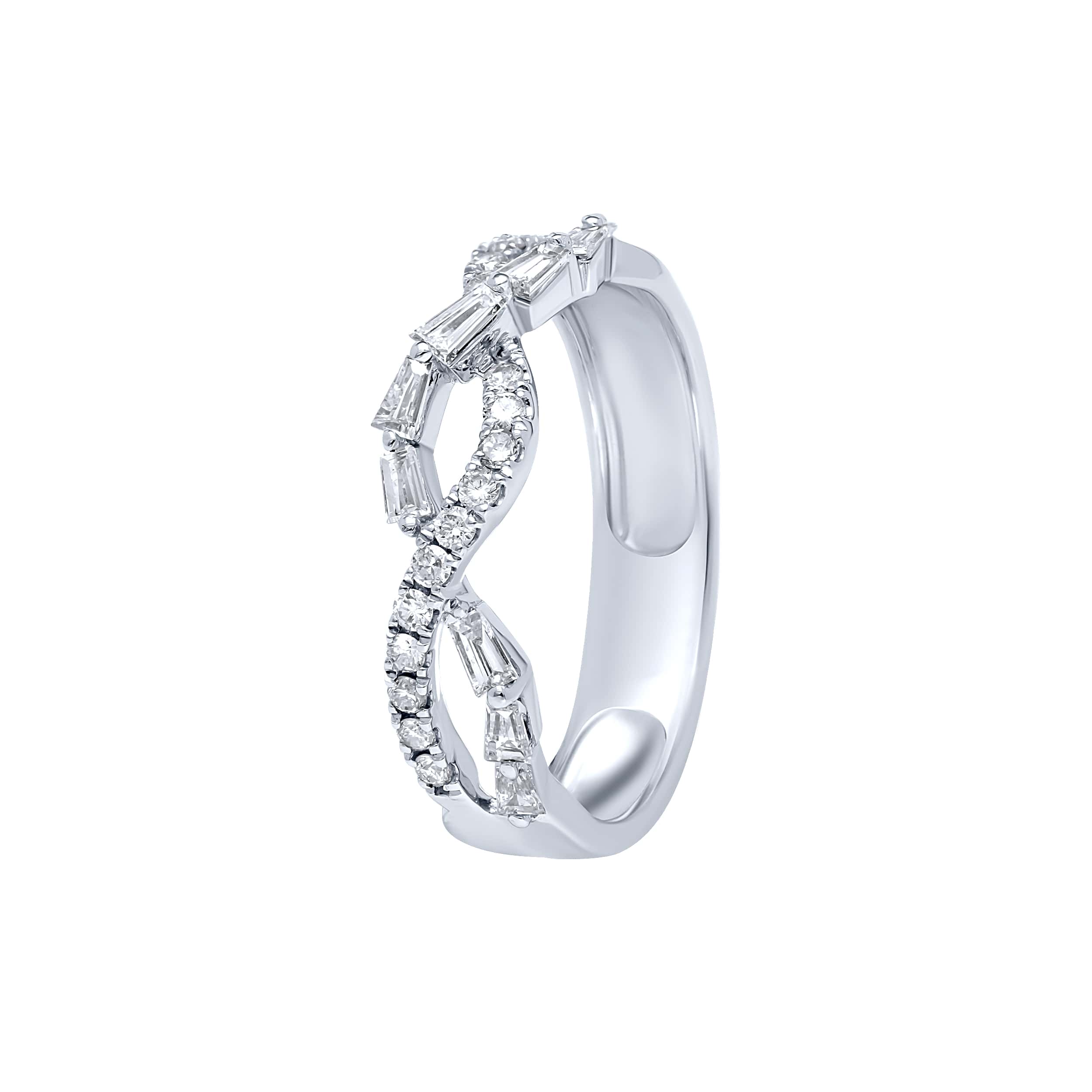 Luxurious 18K Diamond Ring "Dolce Mondo" in Regal White Gold
