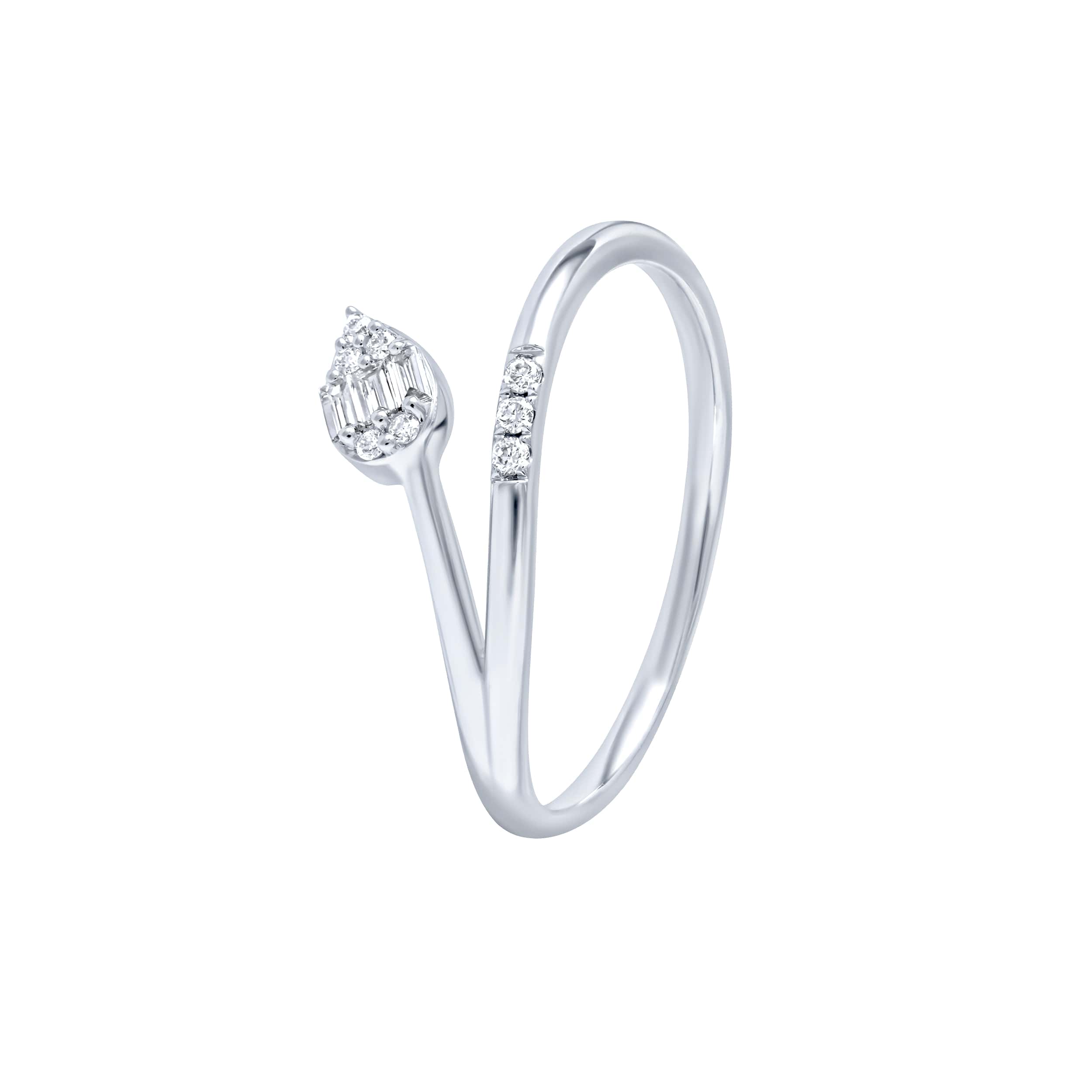 Sophisticated Charm 18K Diamond Ring "Baguette