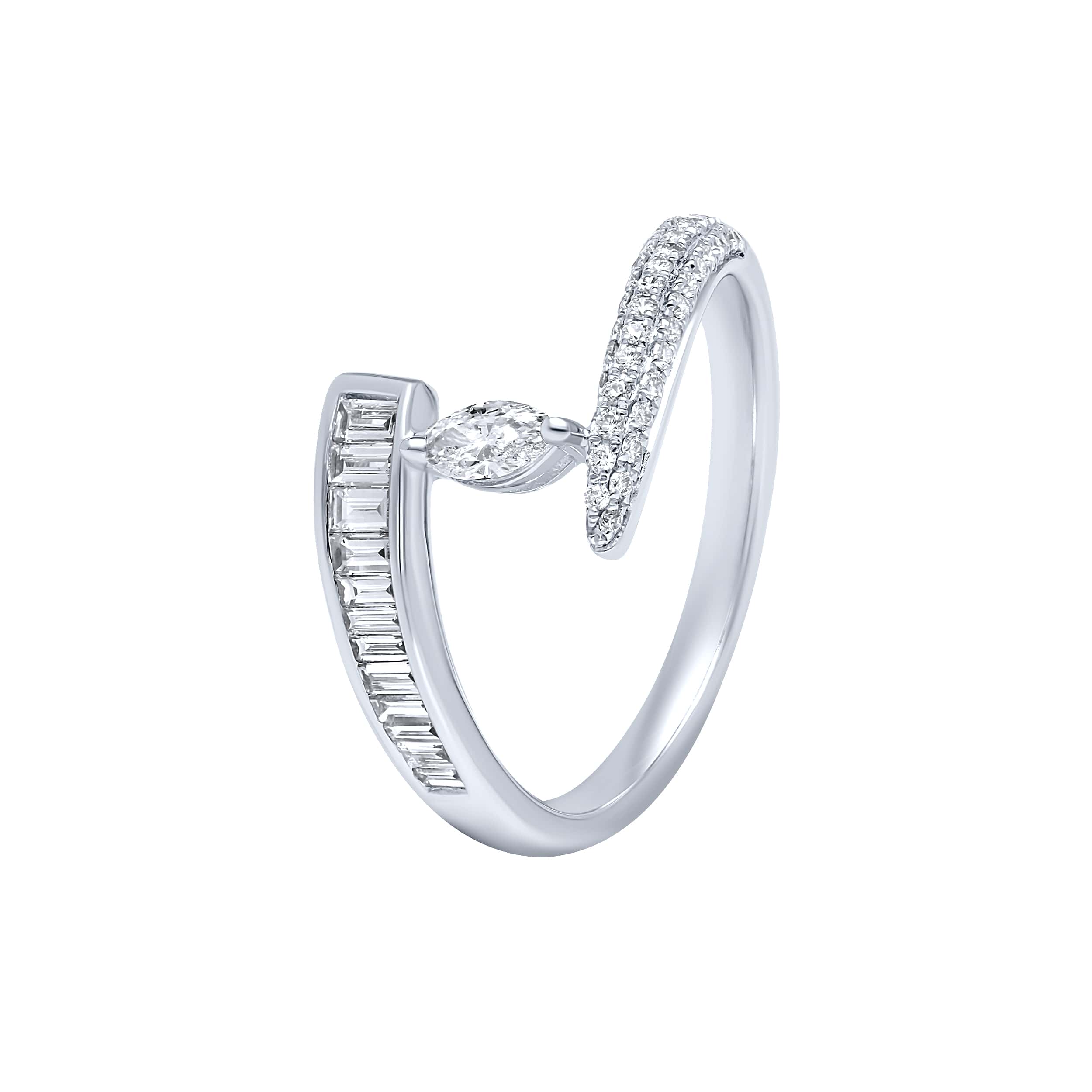 Opulent 18K Diamond Ring "Dolce Mondo" in Sumptuous White Gold