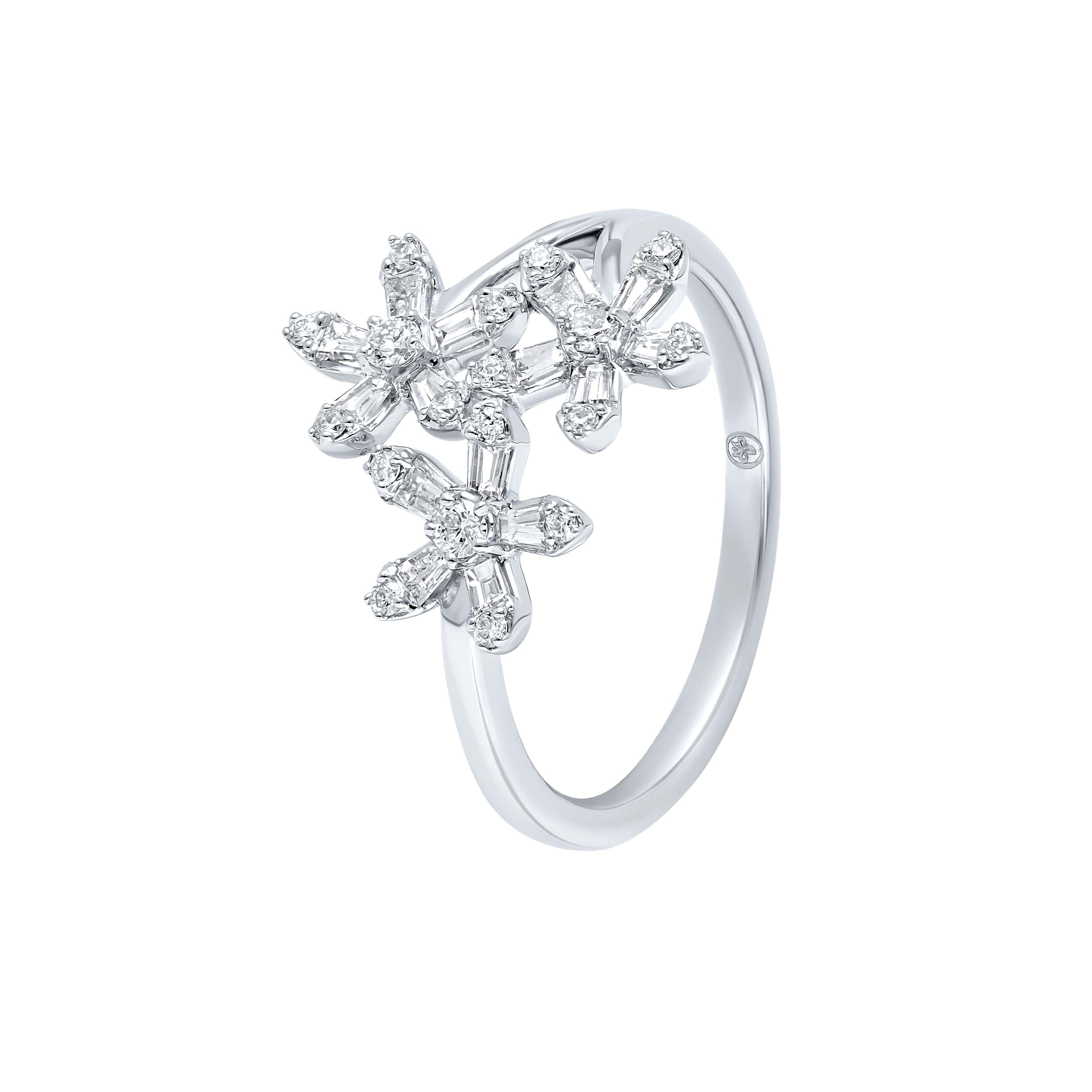 Timeless Beauty DAISY 18K Diamond Ring in White Gold