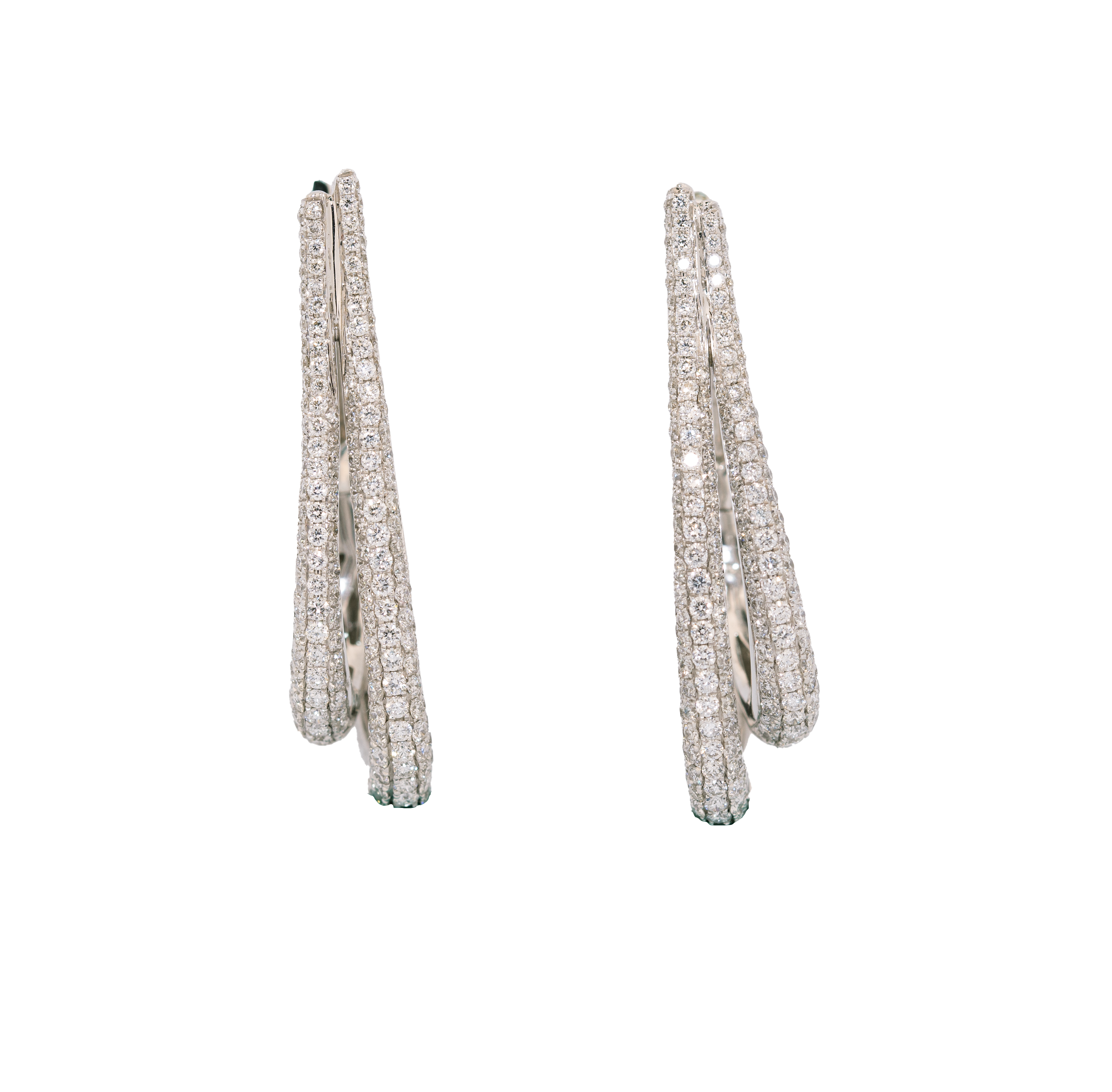 18K White Gold Artistic Diamond Earrings