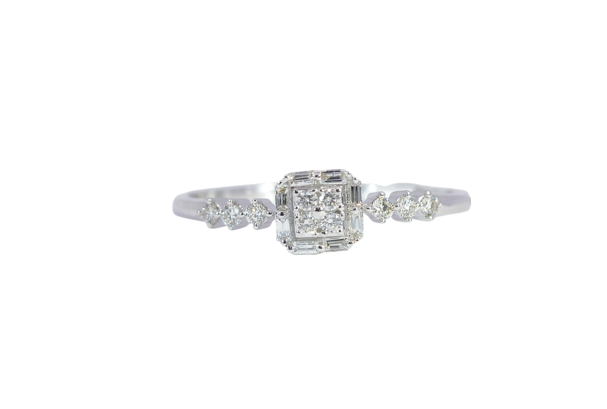 Charming 18K White Gold Diamond Ring