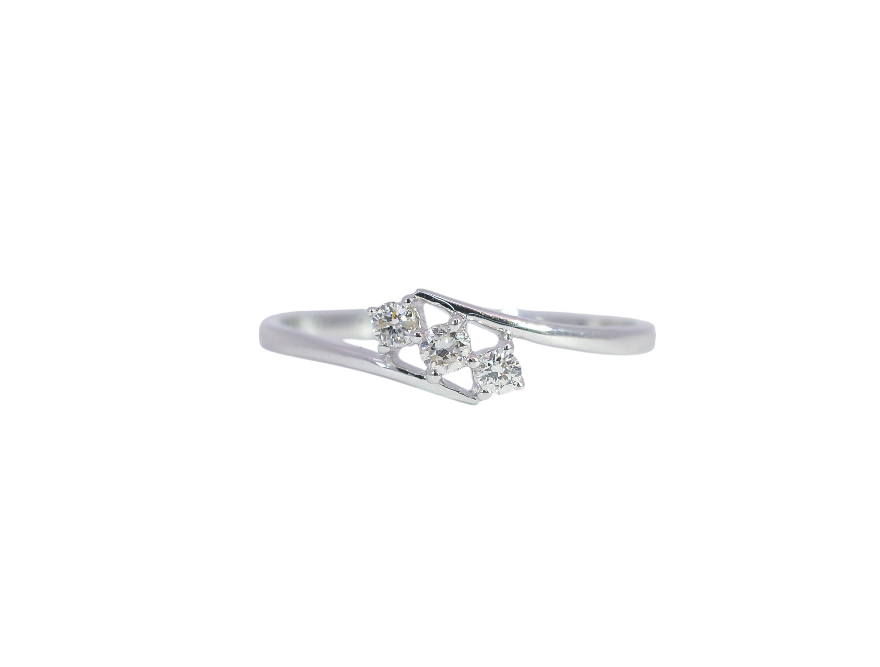 Contemporary 18K White Gold Diamond Ring