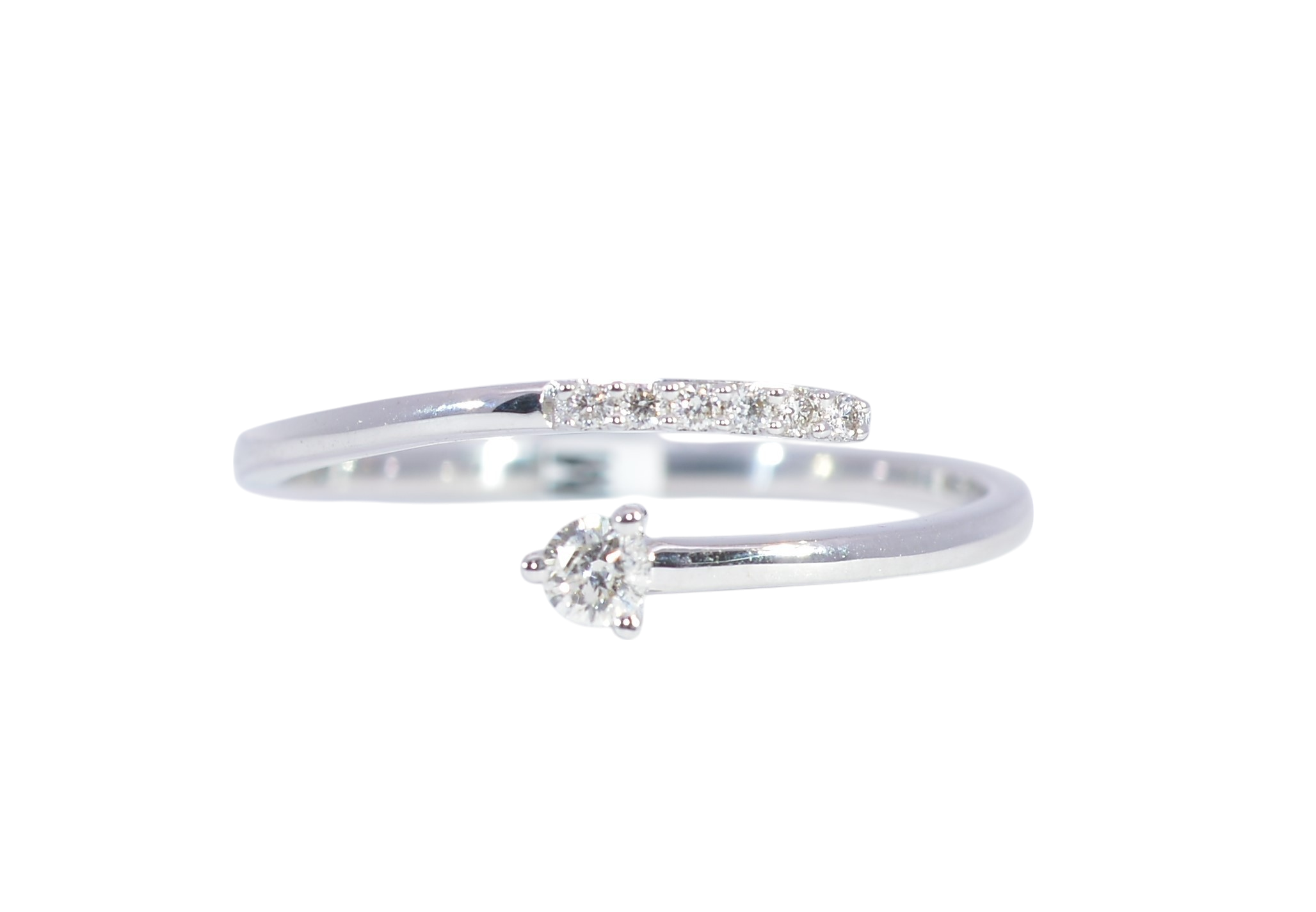 Elegant 18K White Gold Diamond Ring