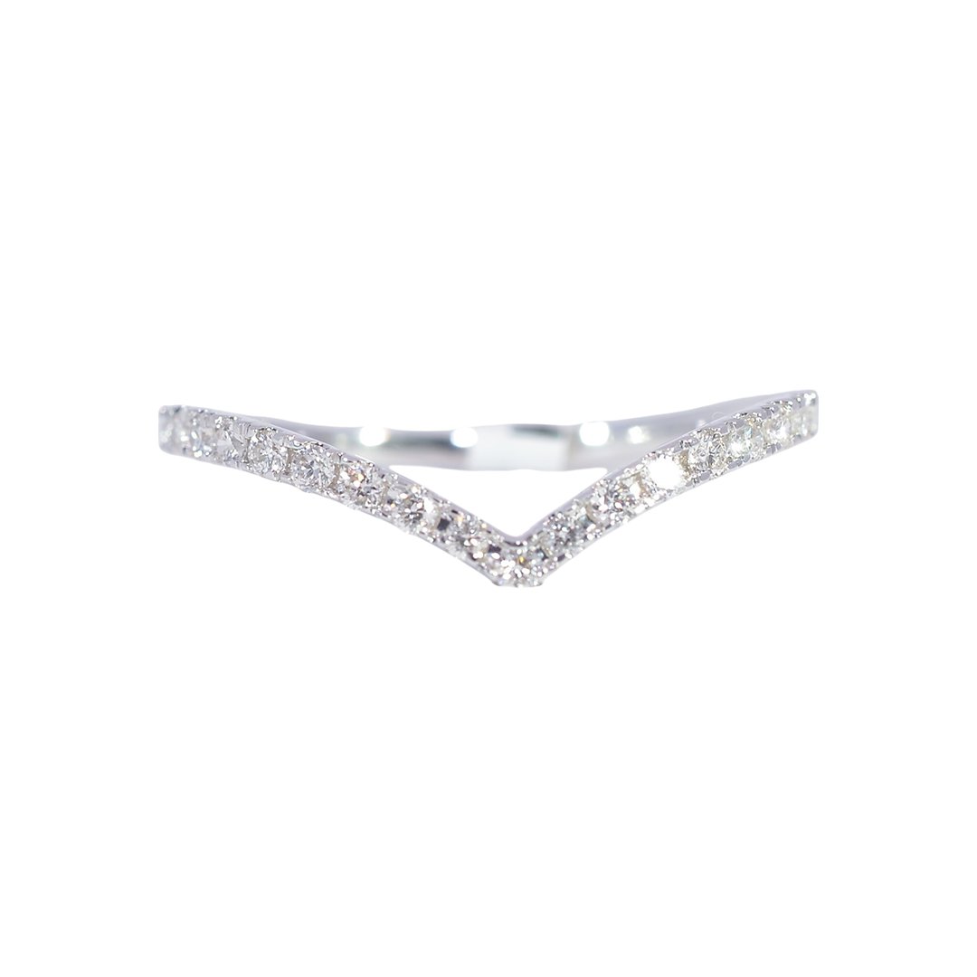 Modern 18K White Gold Diamond Ring