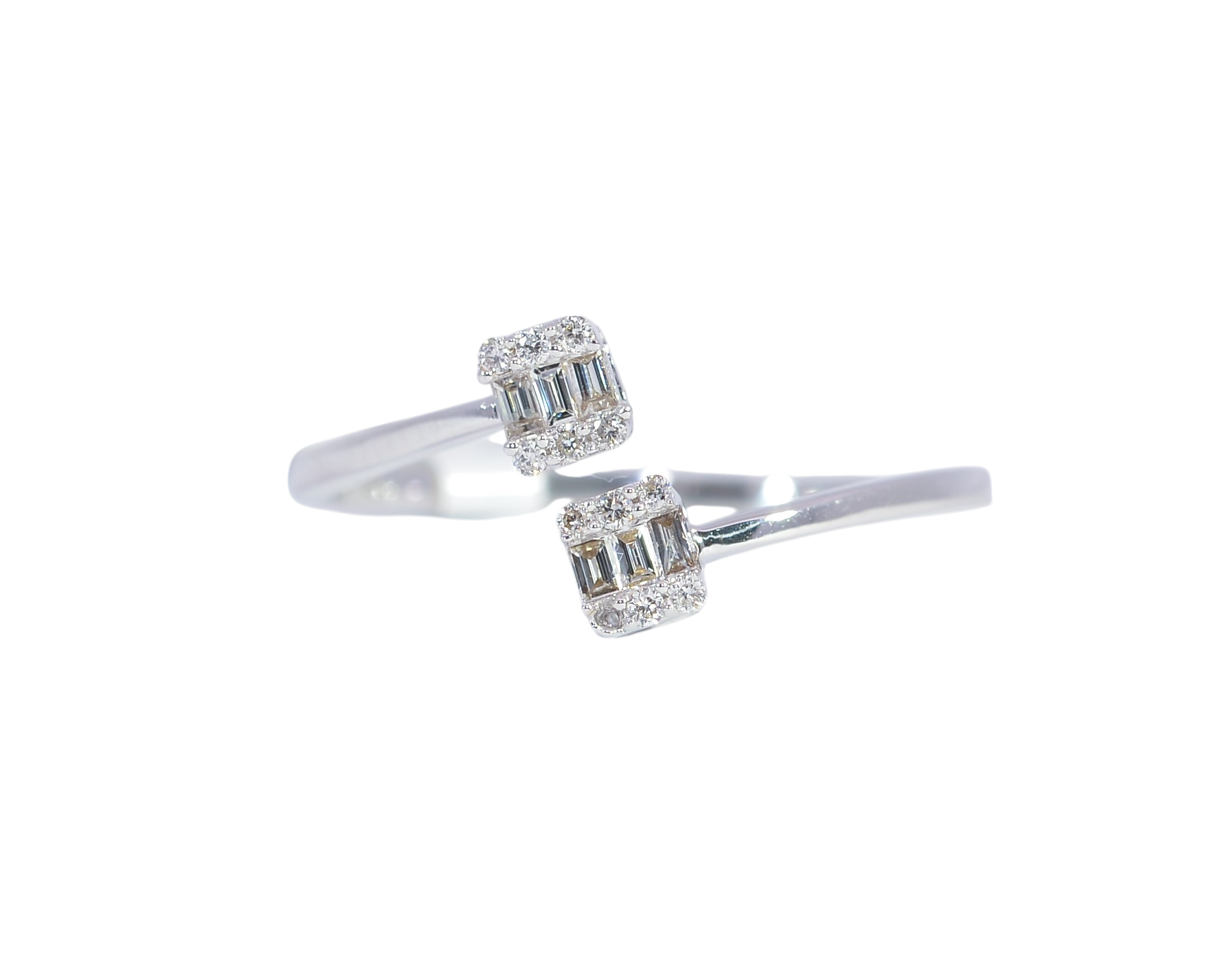Contemporary 18K White Gold Diamond Ring