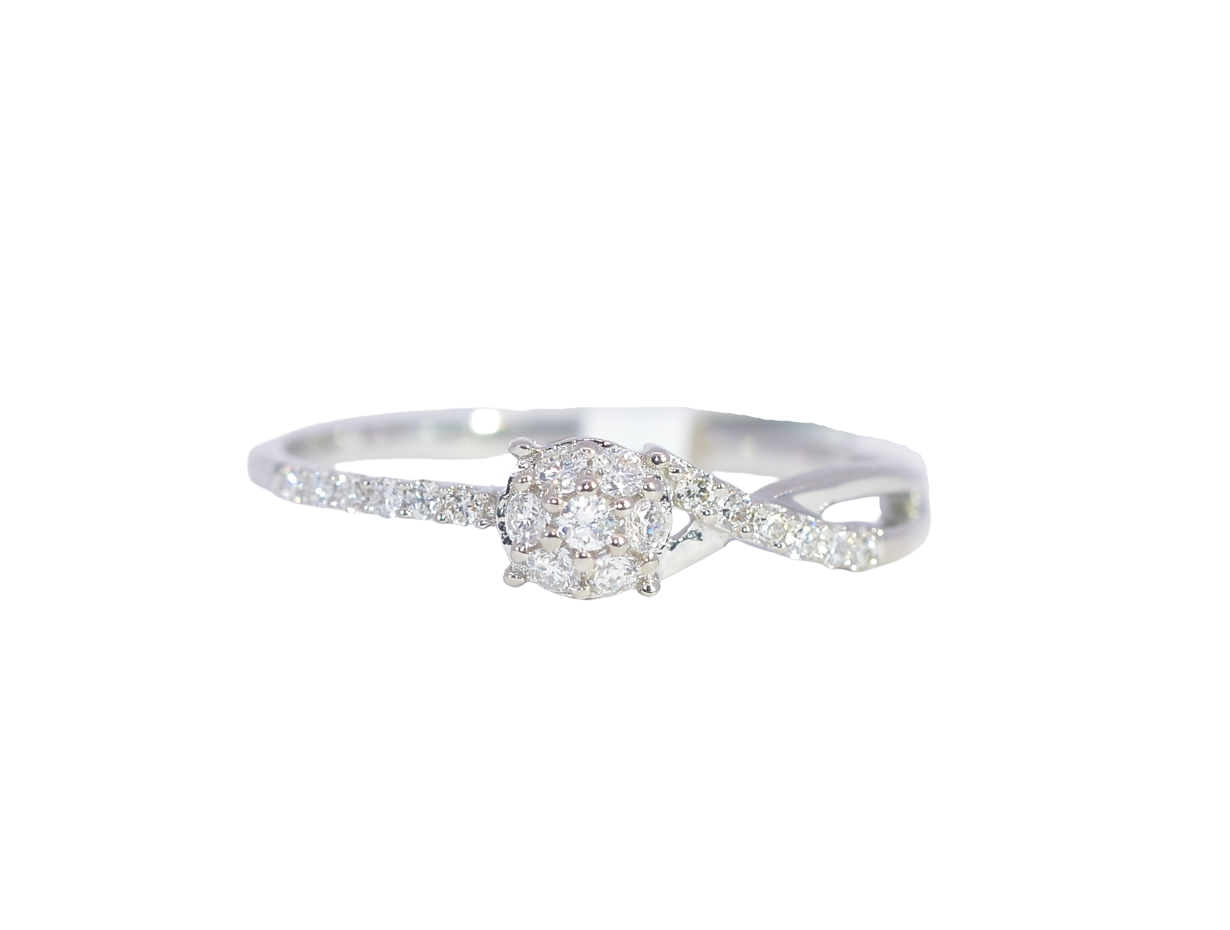 18K White Gold Diamond Ring with Elegant Twisted Band