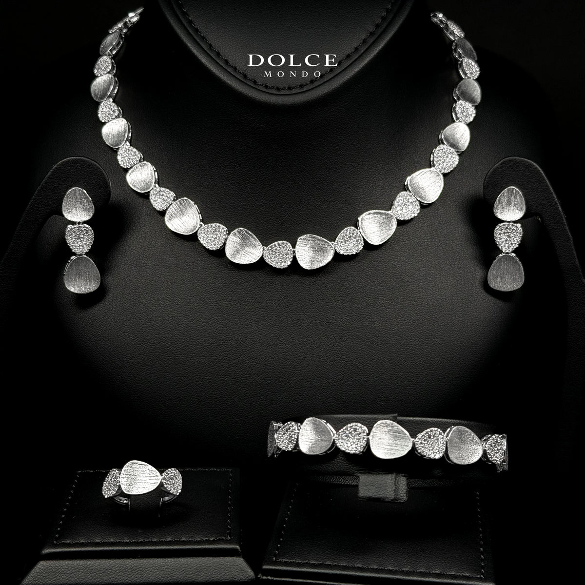 Julia White Luxury Full Set Featuring High-Quality Zircon Stones with a Premium Rhodium-Plated Finish