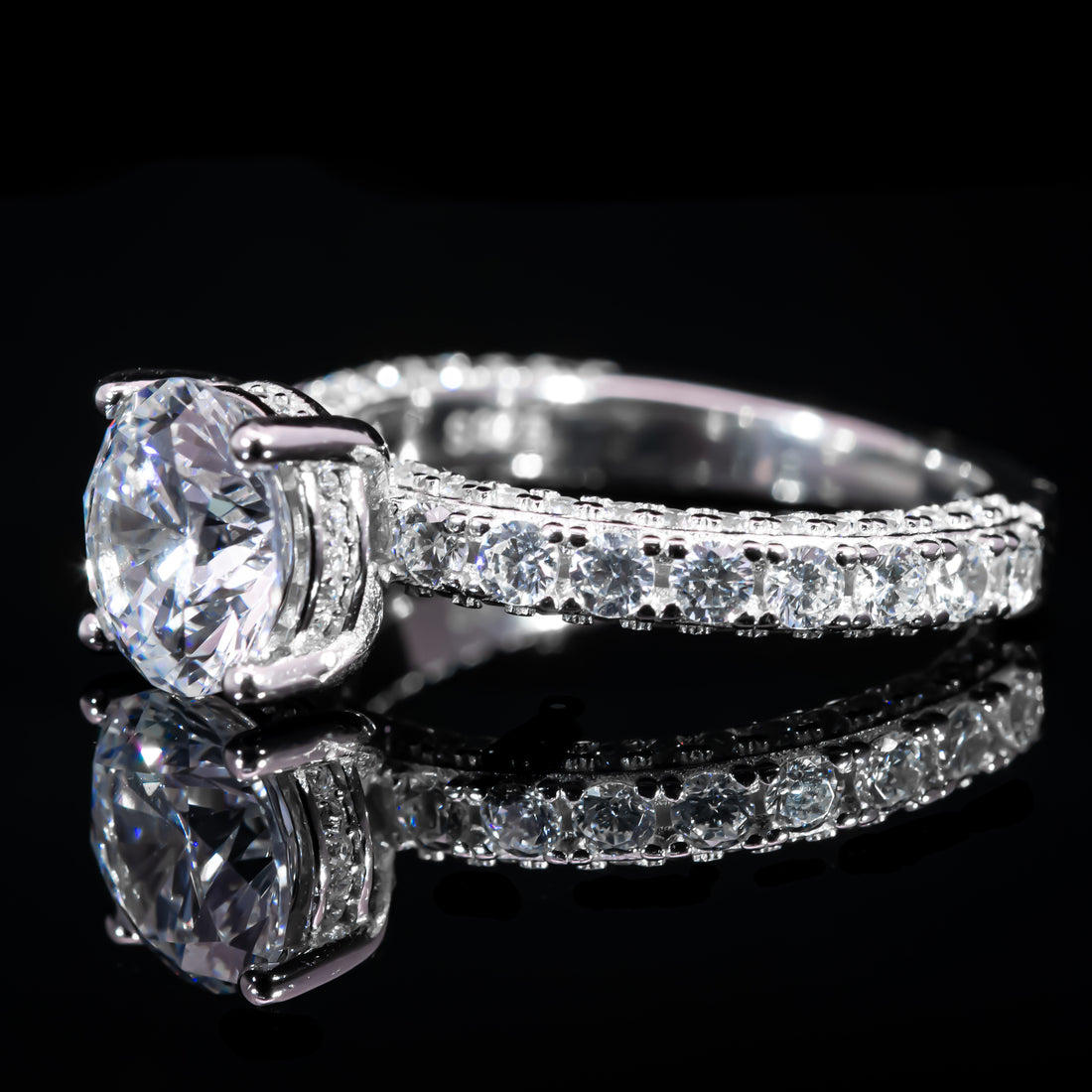Dolce Mondo Classic White Round Solitaire Ring in 925 Silver with Premium Zircon Stones
