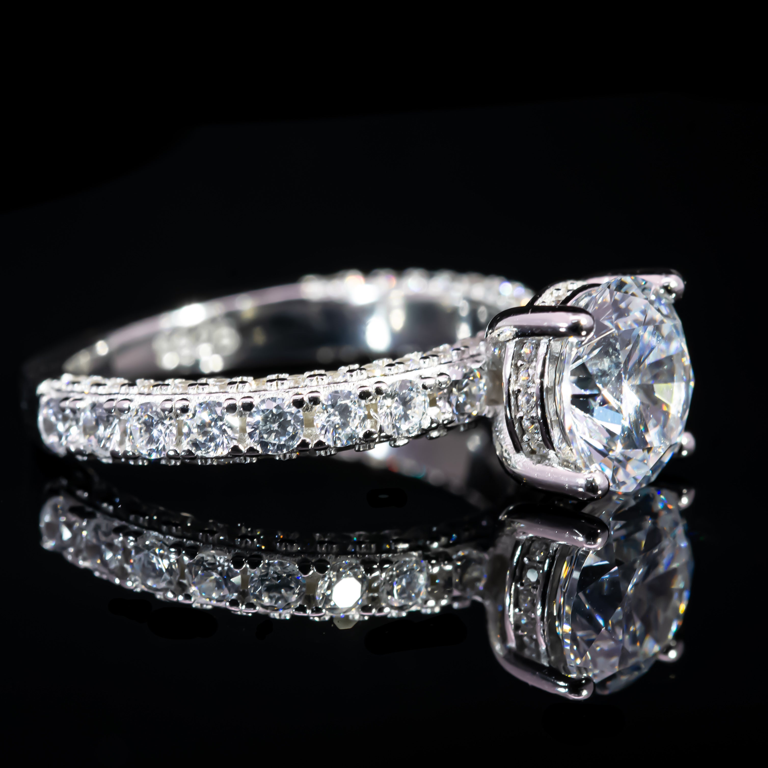 Dolce Mondo Classic White Round Solitaire Ring in 925 Silver with Premium Zircon Stones