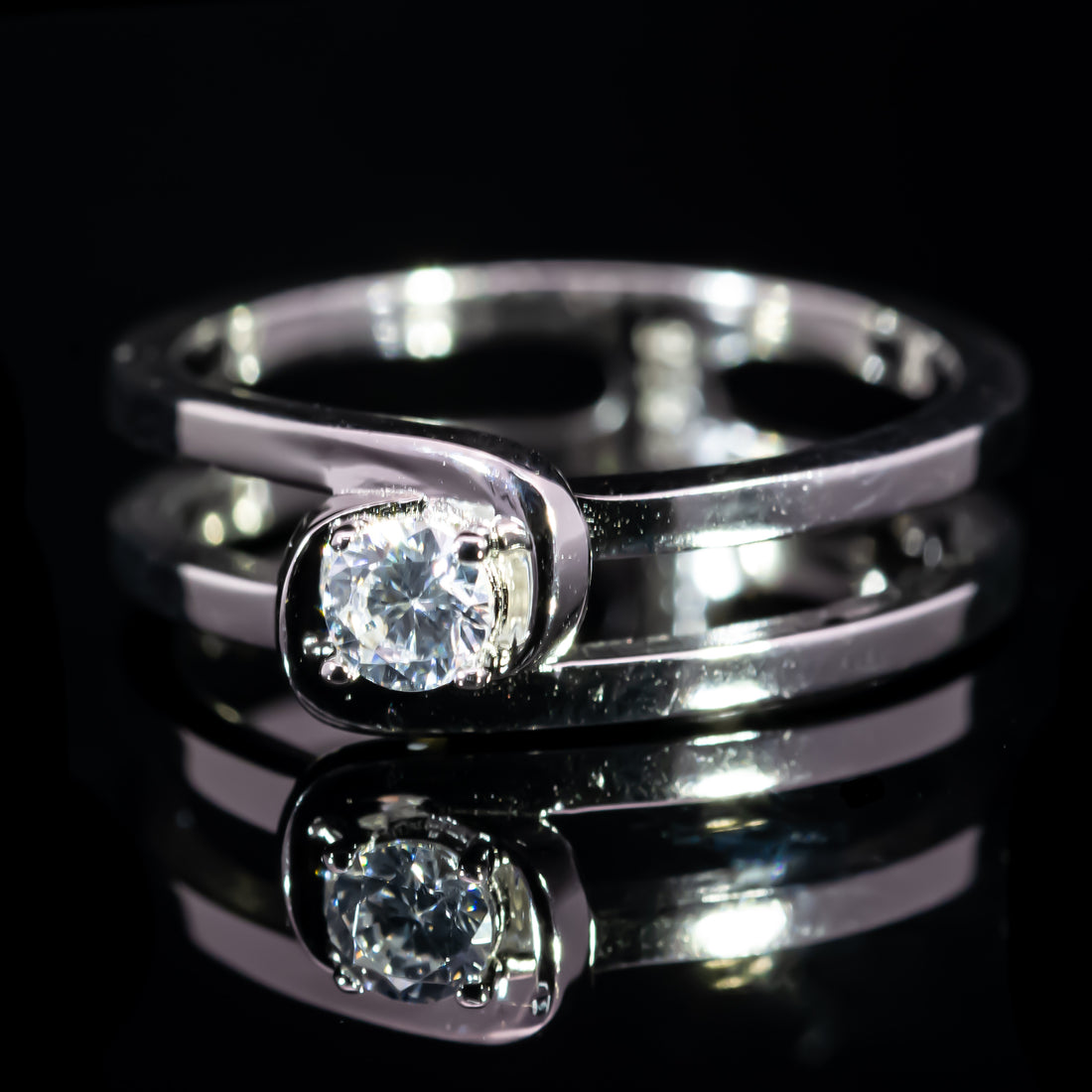 Dolce Mondo Classic Round Solitaire Ring in 925 Silver with Premium Zircon Stone