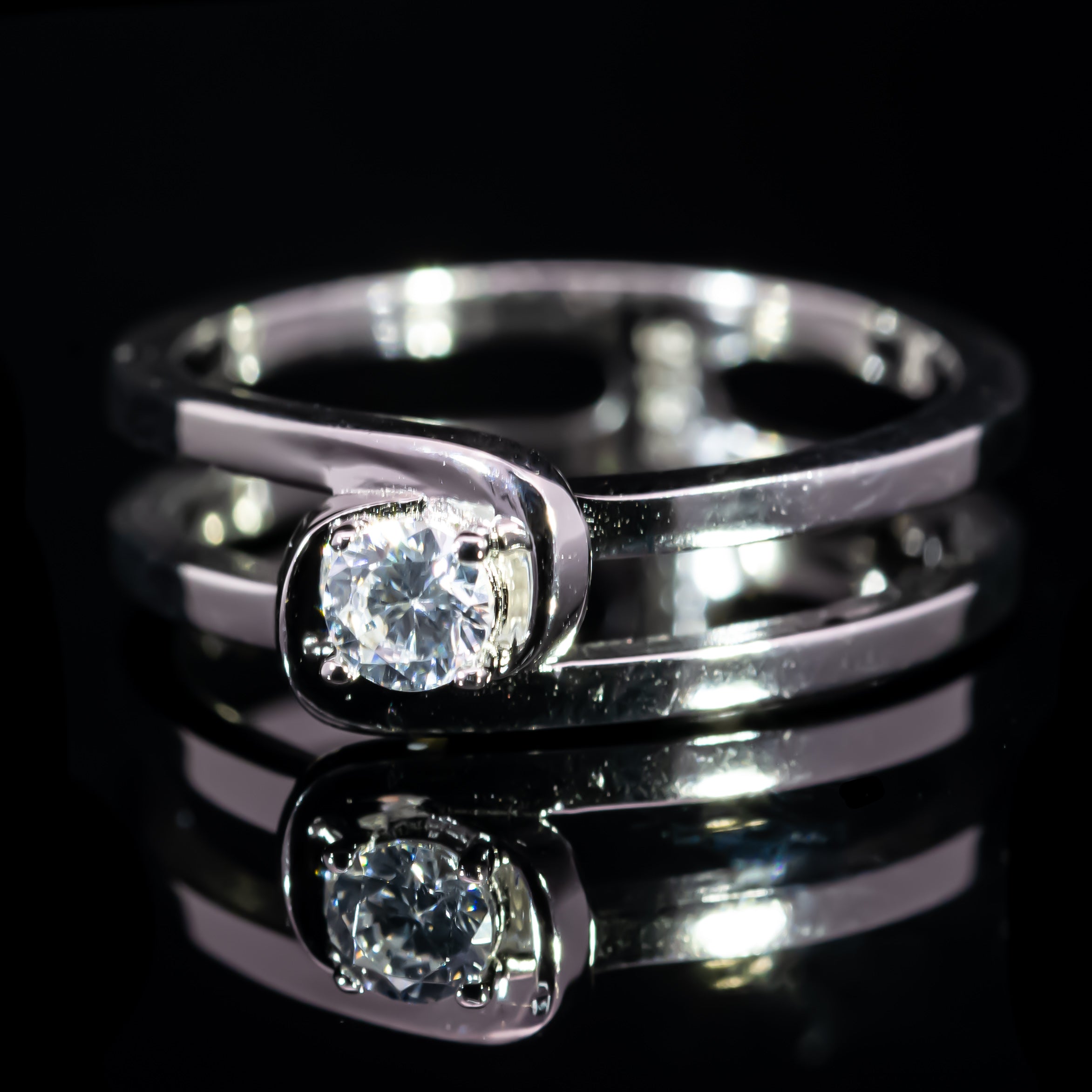 Dolce Mondo Classic Round Solitaire Ring in 925 Silver with Premium Zircon Stone
