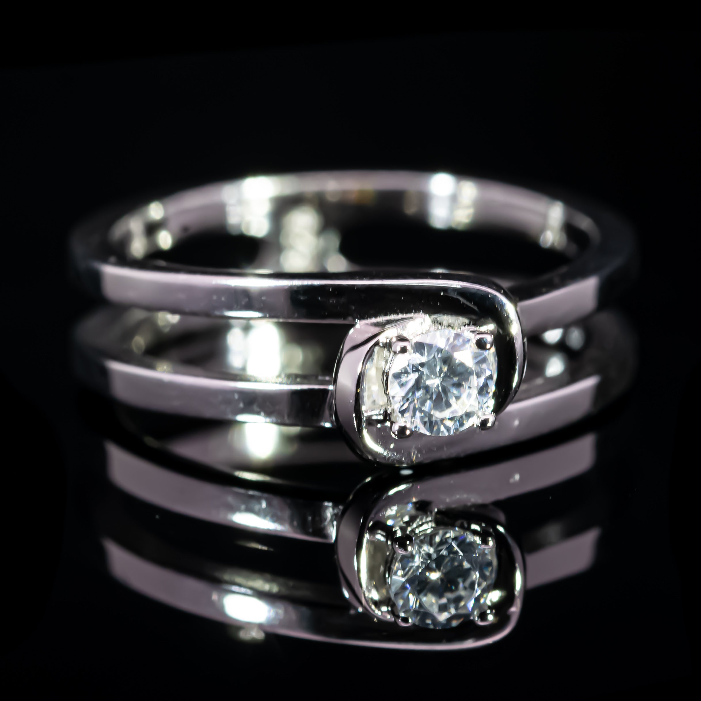 Dolce Mondo Classic Round Solitaire Ring in 925 Silver with Premium Zircon Stone