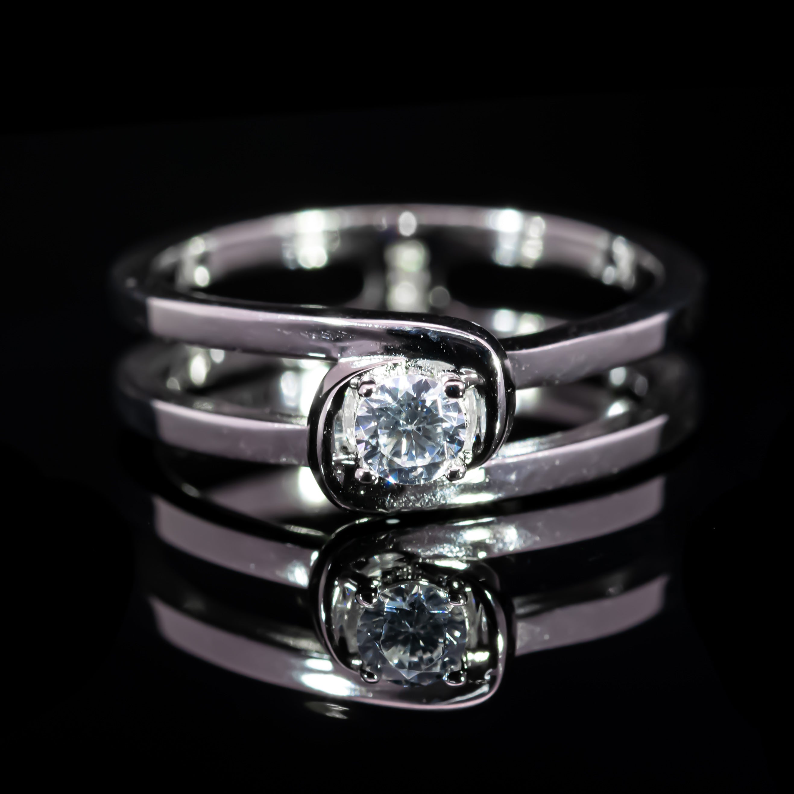 Dolce Mondo Classic Round Solitaire Ring in 925 Silver with Premium Zircon Stone