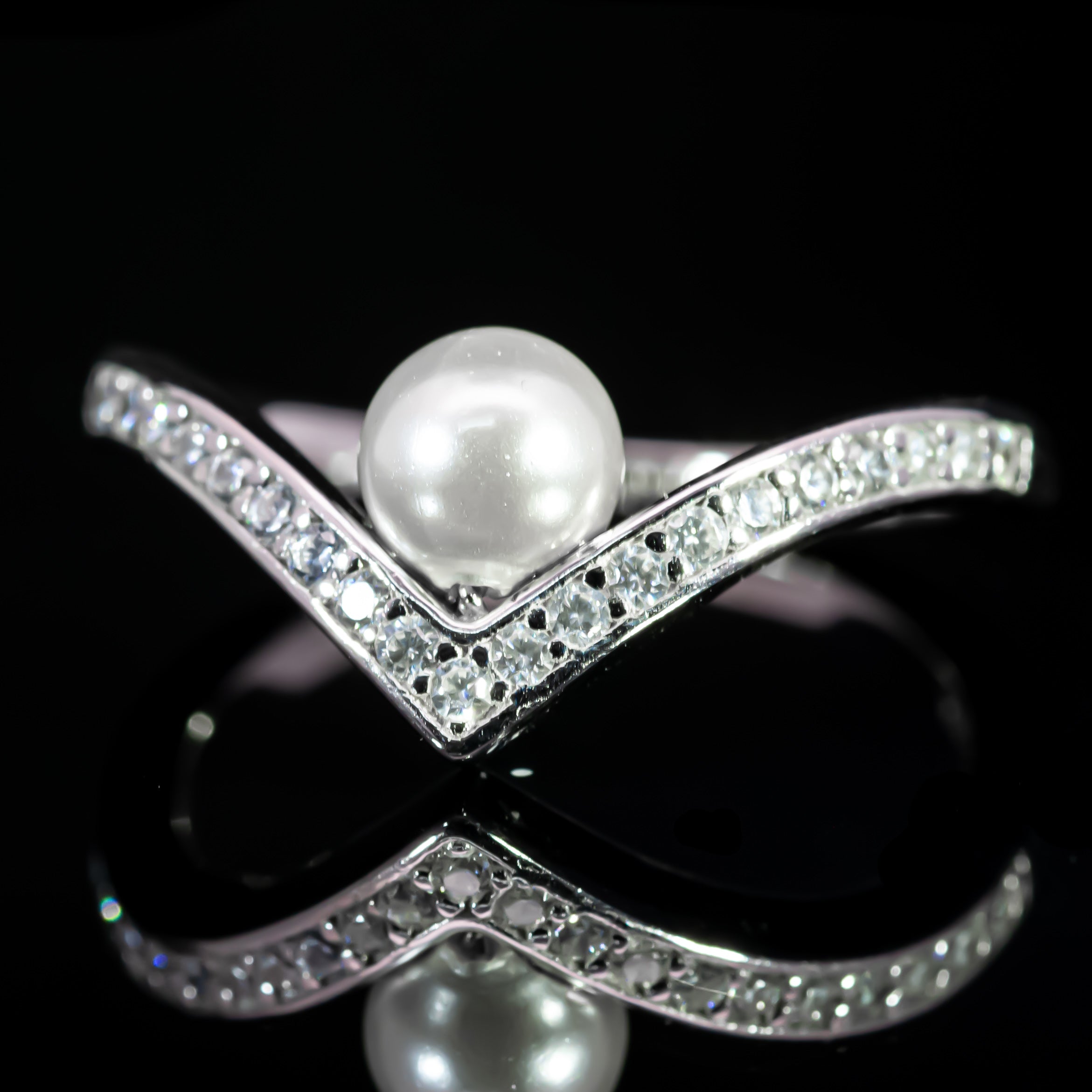 Dolce Mondo Elegant Pearl V Shape Ring in 925 Silver with Premium Zircon Stones