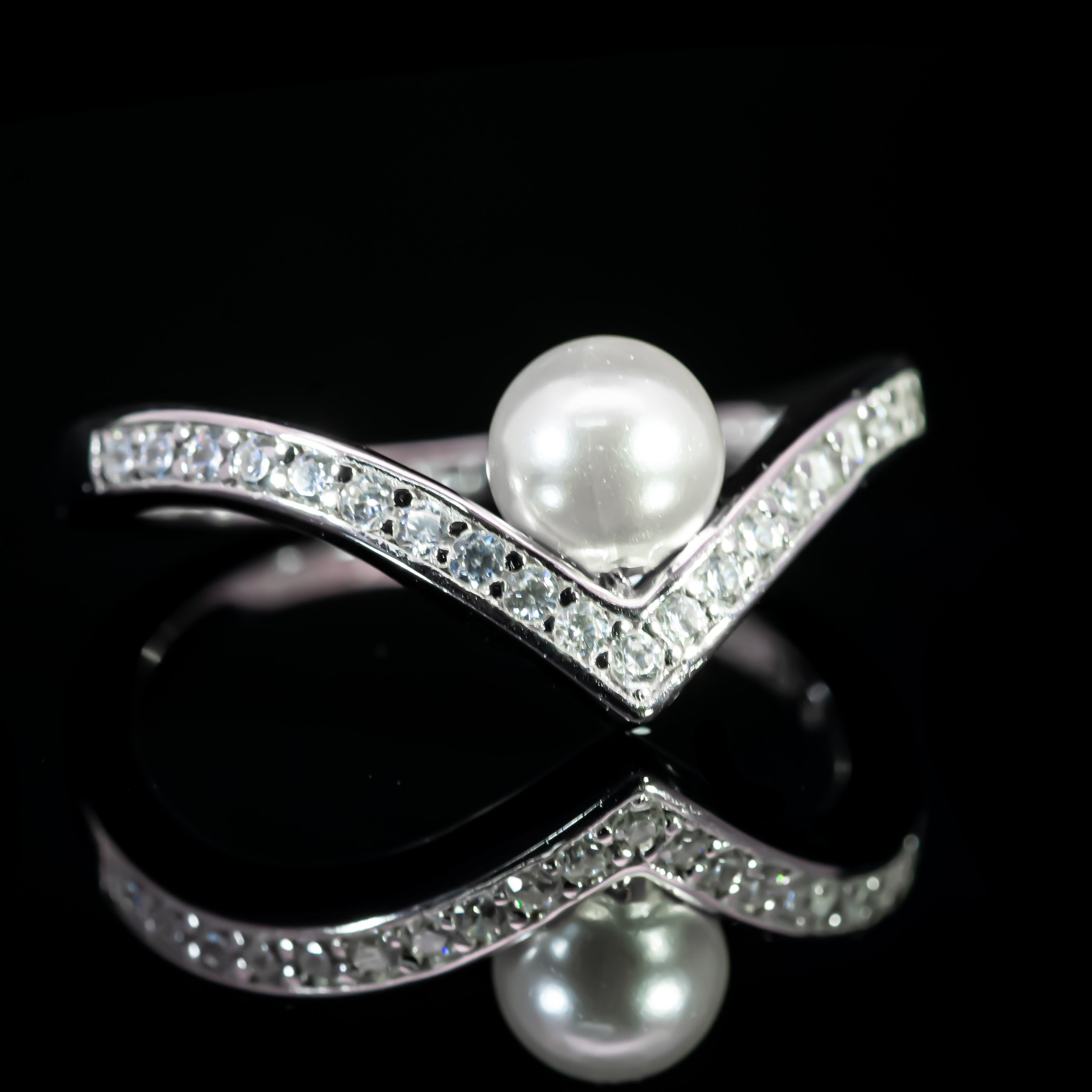 Dolce Mondo Elegant Pearl V Shape Ring in 925 Silver with Premium Zircon Stones