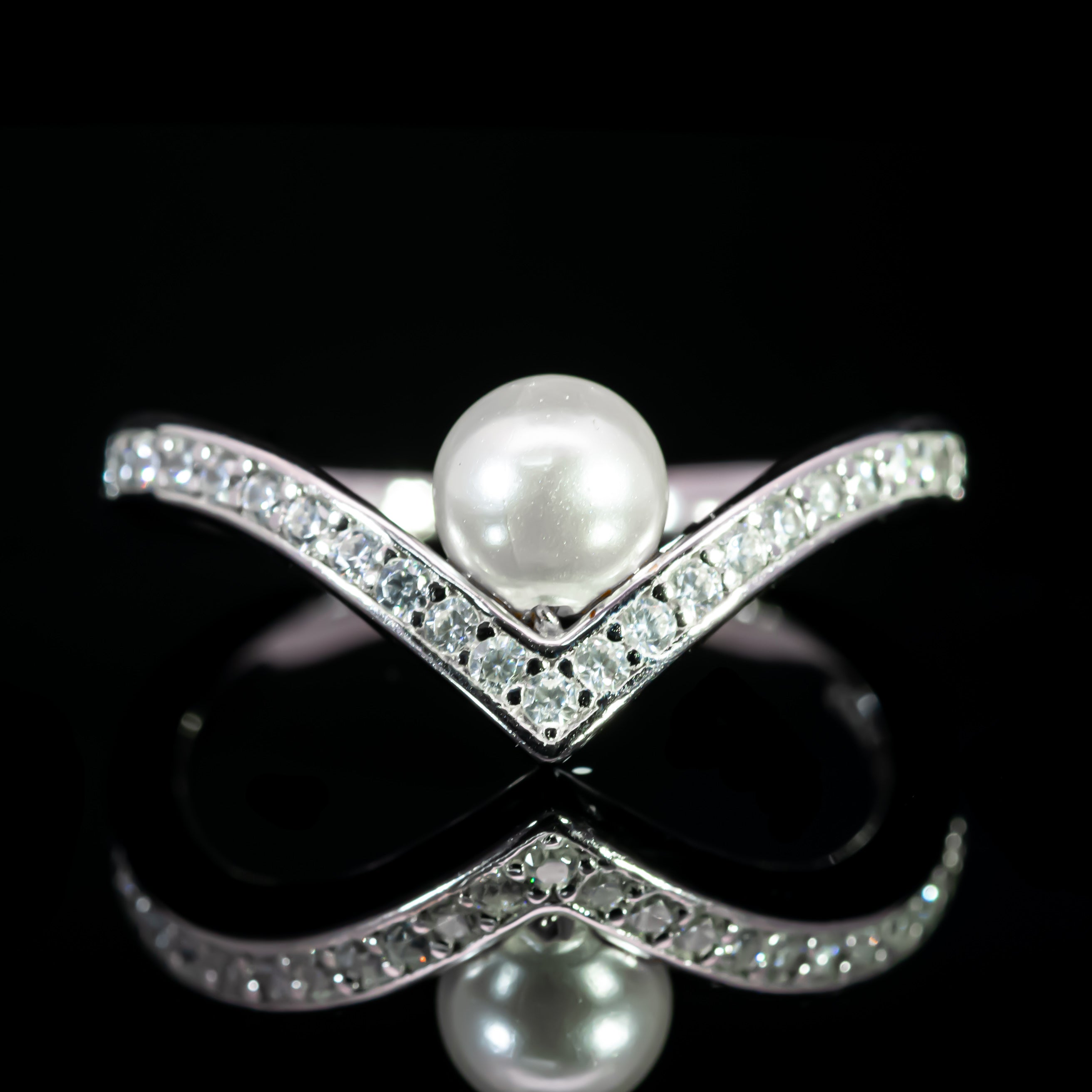 Dolce Mondo Elegant Pearl V Shape Ring in 925 Silver with Premium Zircon Stones