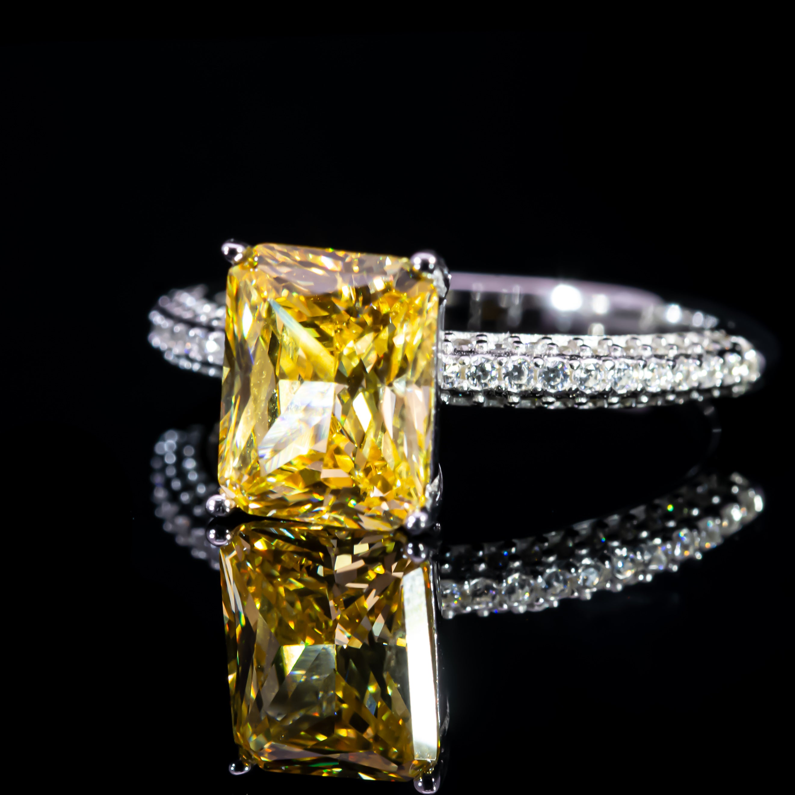 Dolce Mondo Royal Yellow Radiant Cut Premium Zircon 925 Silver Ring