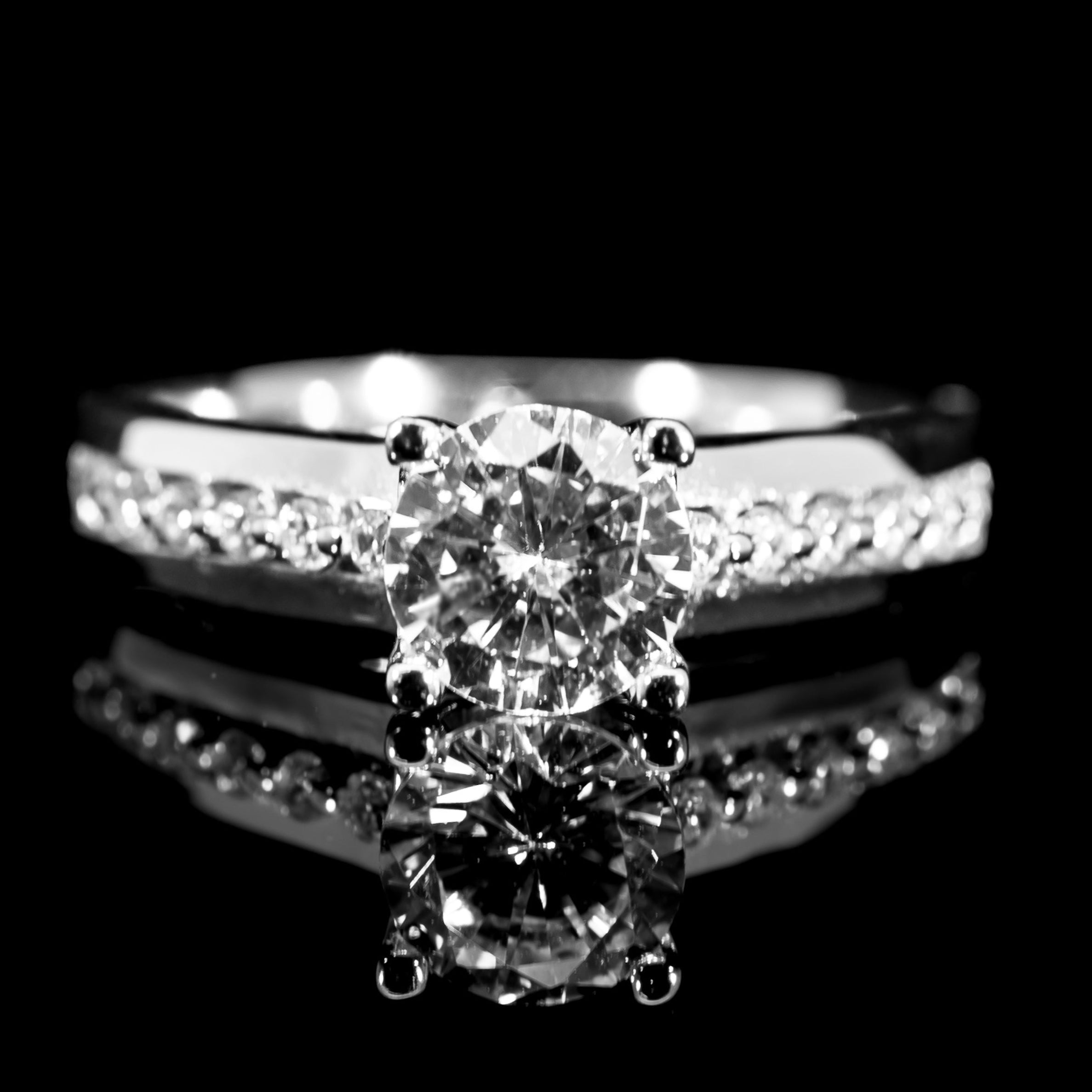 Dolce Mondo Classic White Round Cut Ring in 925 Silver with Premium Zircon Stones – High Quality Rhodium Plated