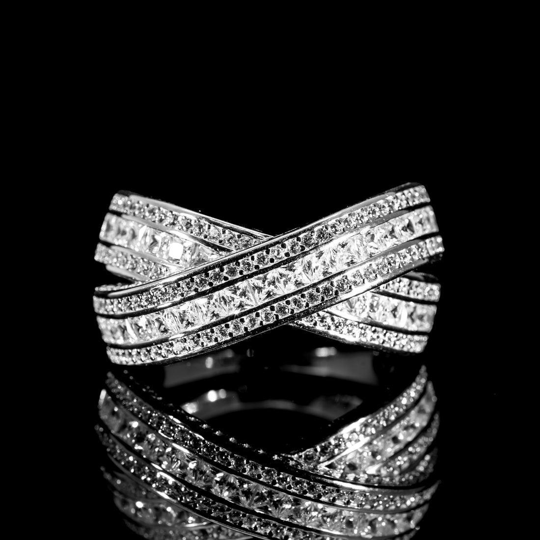 Dolce Mondo Luxe White Cross Band Ring in 925 Silver with Premium Zircon Stones – High Quality Rhodium Plated