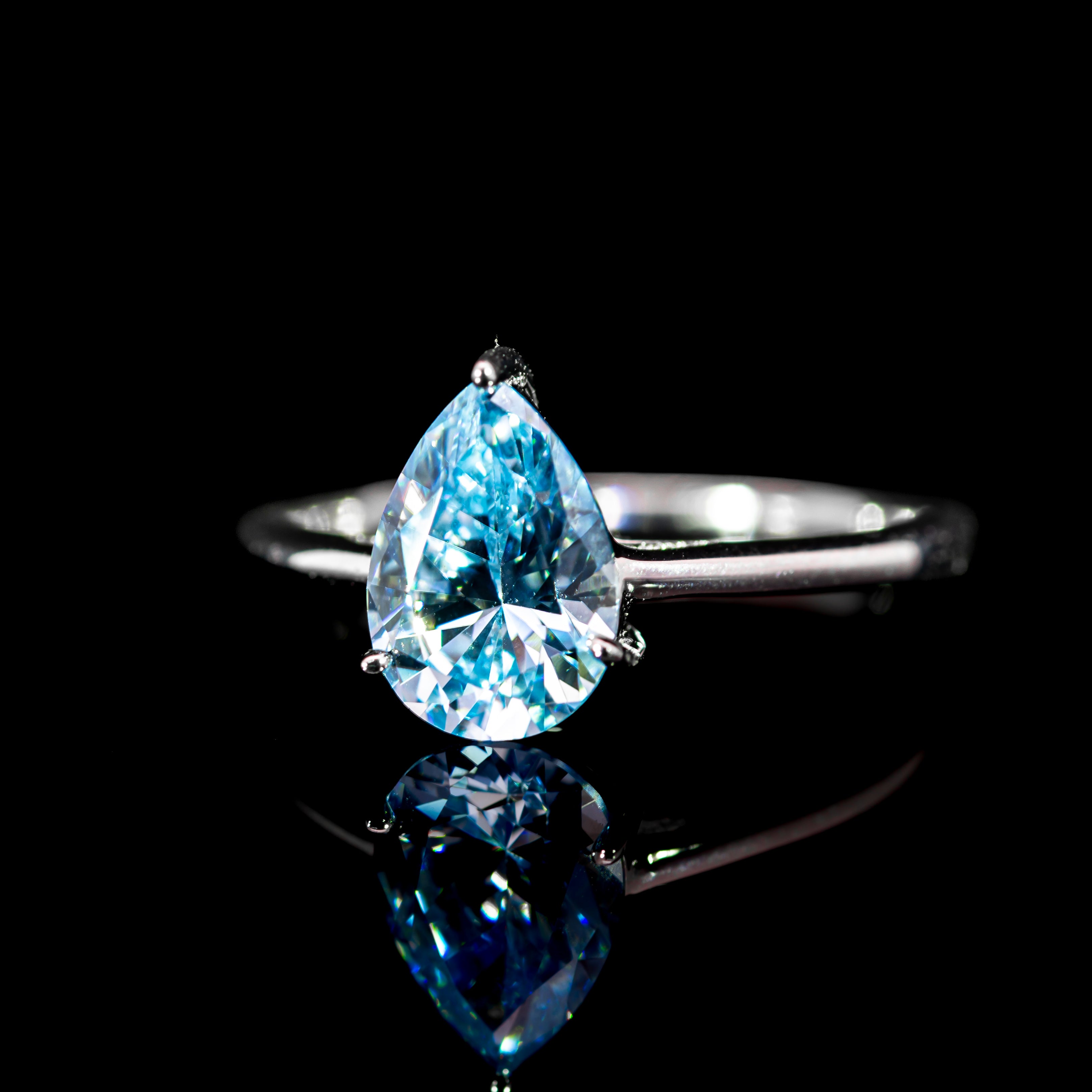 Dolce Mondo Elegant Blue Pear Cut Ring in 925 Silver with Premium Zircon Stone
