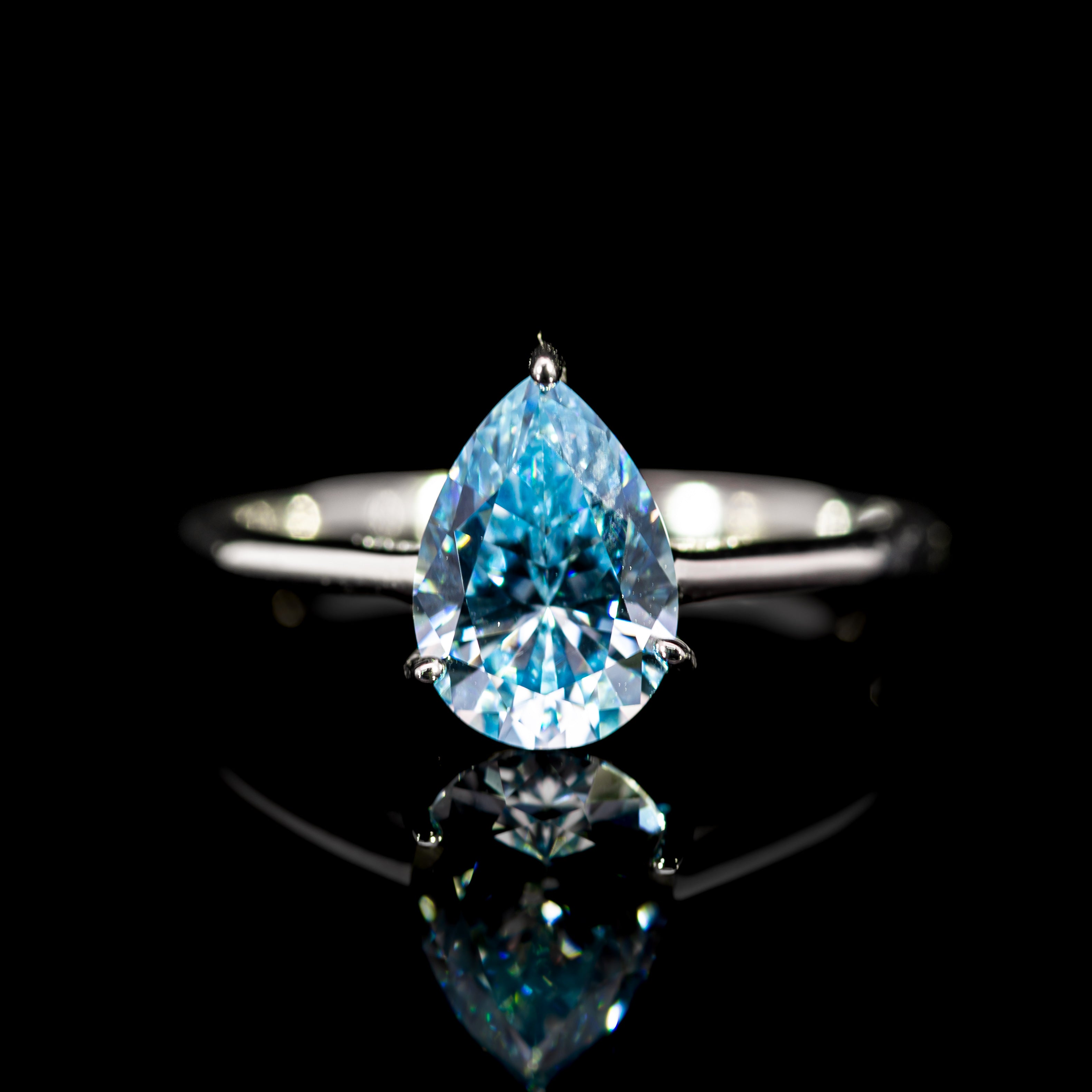 Dolce Mondo Elegant Blue Pear Cut Ring in 925 Silver with Premium Zircon Stone
