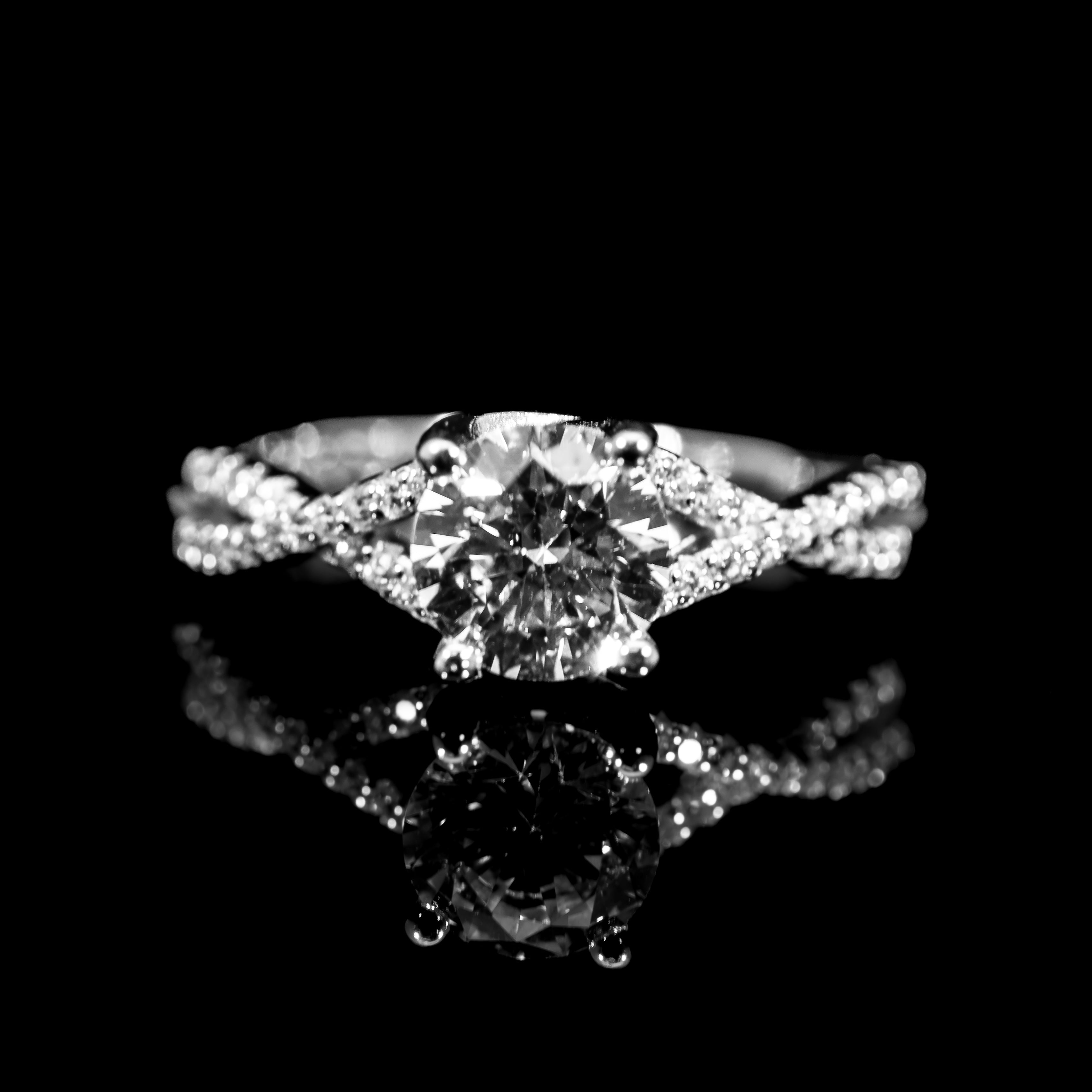 Dolce Mondo Luxe White Round Twist Ring in 925 Silver with Premium Zircon Stones