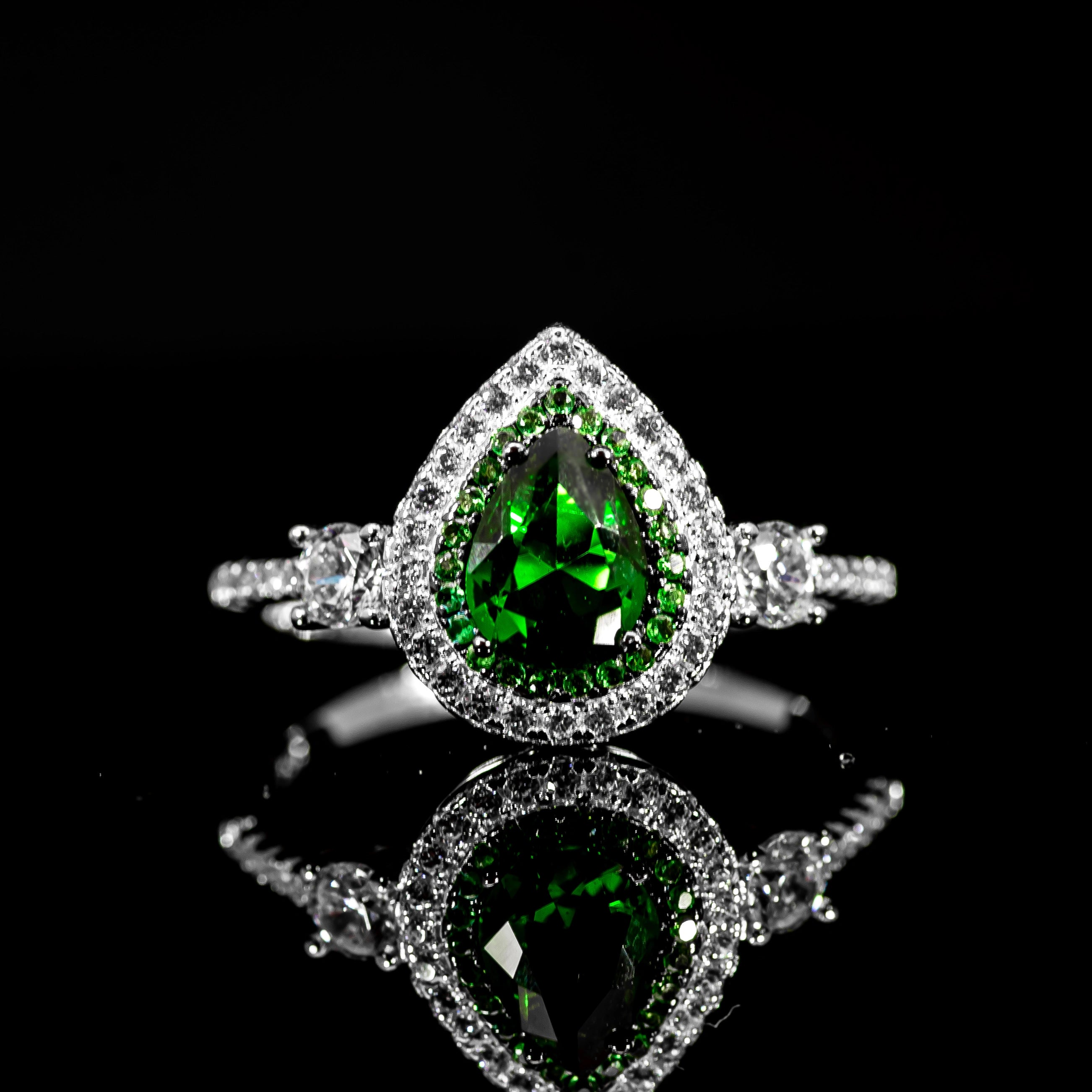 Dolce Mondo Royal Emerald Green Teardrop Premium Quality Zircon Ring – High Quality Rhodium Plated