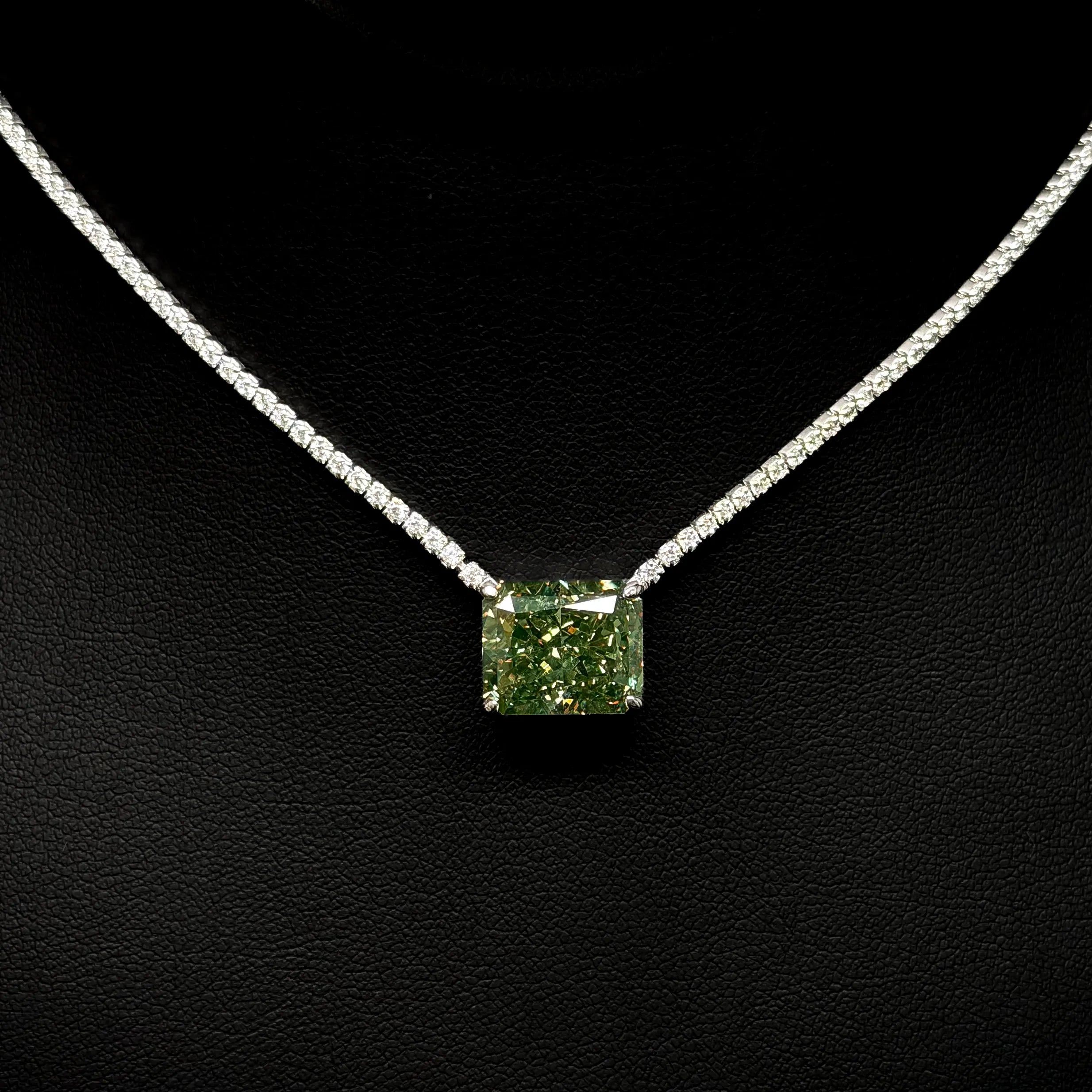 Olivia Olive Green Radiant Cut Necklace in 925 Silver – High Quality Rhodium Plated