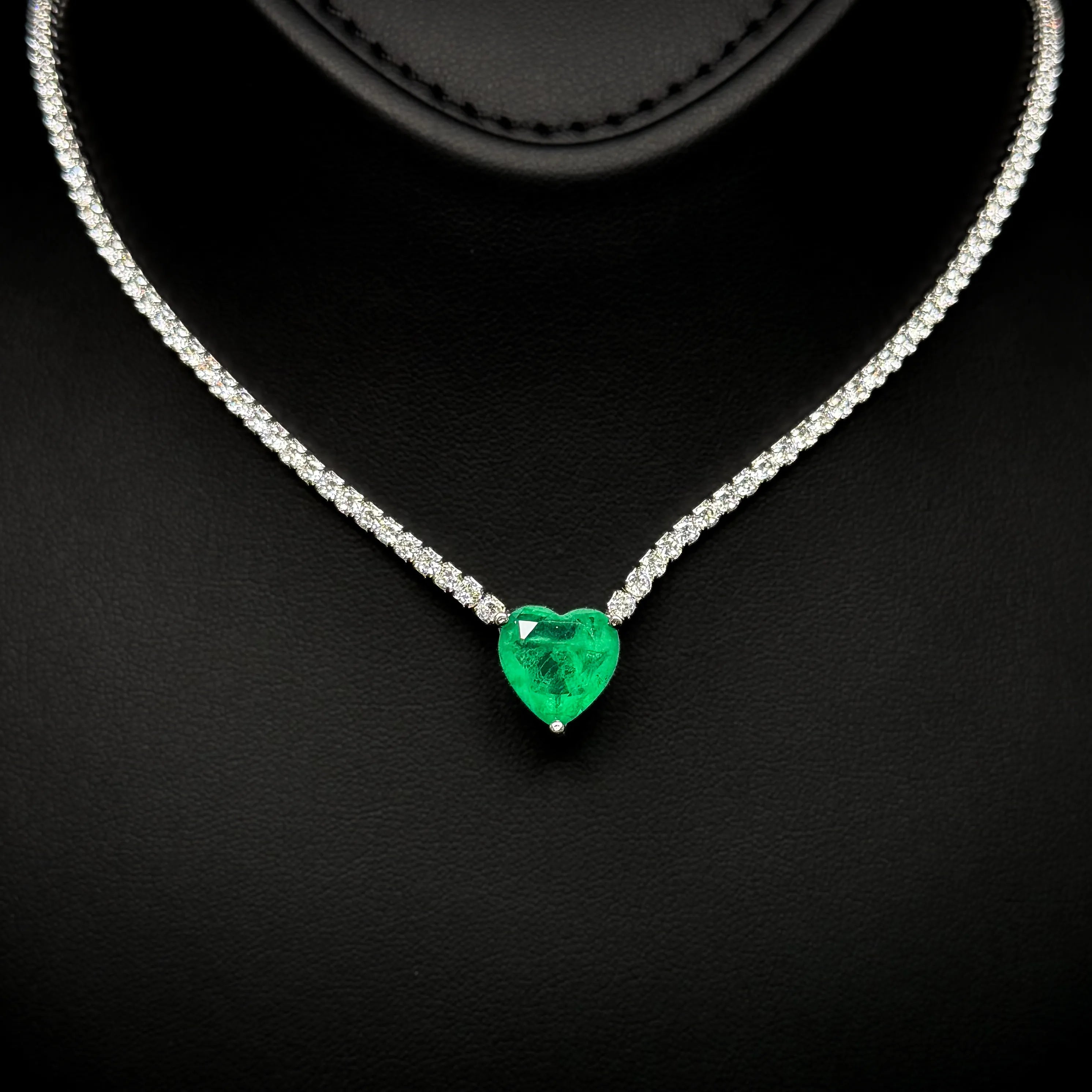 Isabella Emerald Green Heart Necklace in 925 Silver – High Quality Rhodium Plated