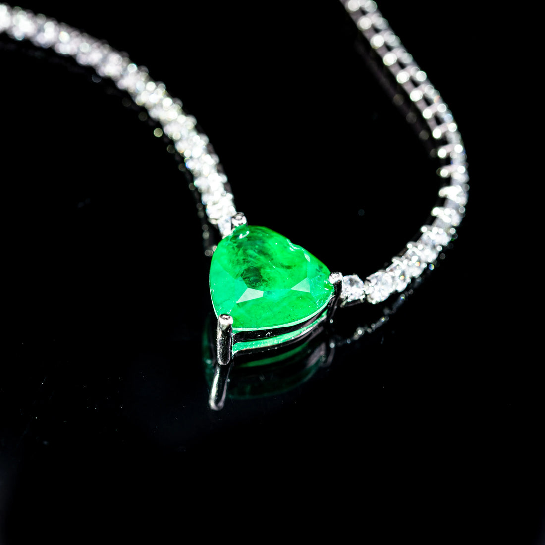 Isabella Emerald Green Heart Necklace in 925 Silver – High Quality Rhodium Plated