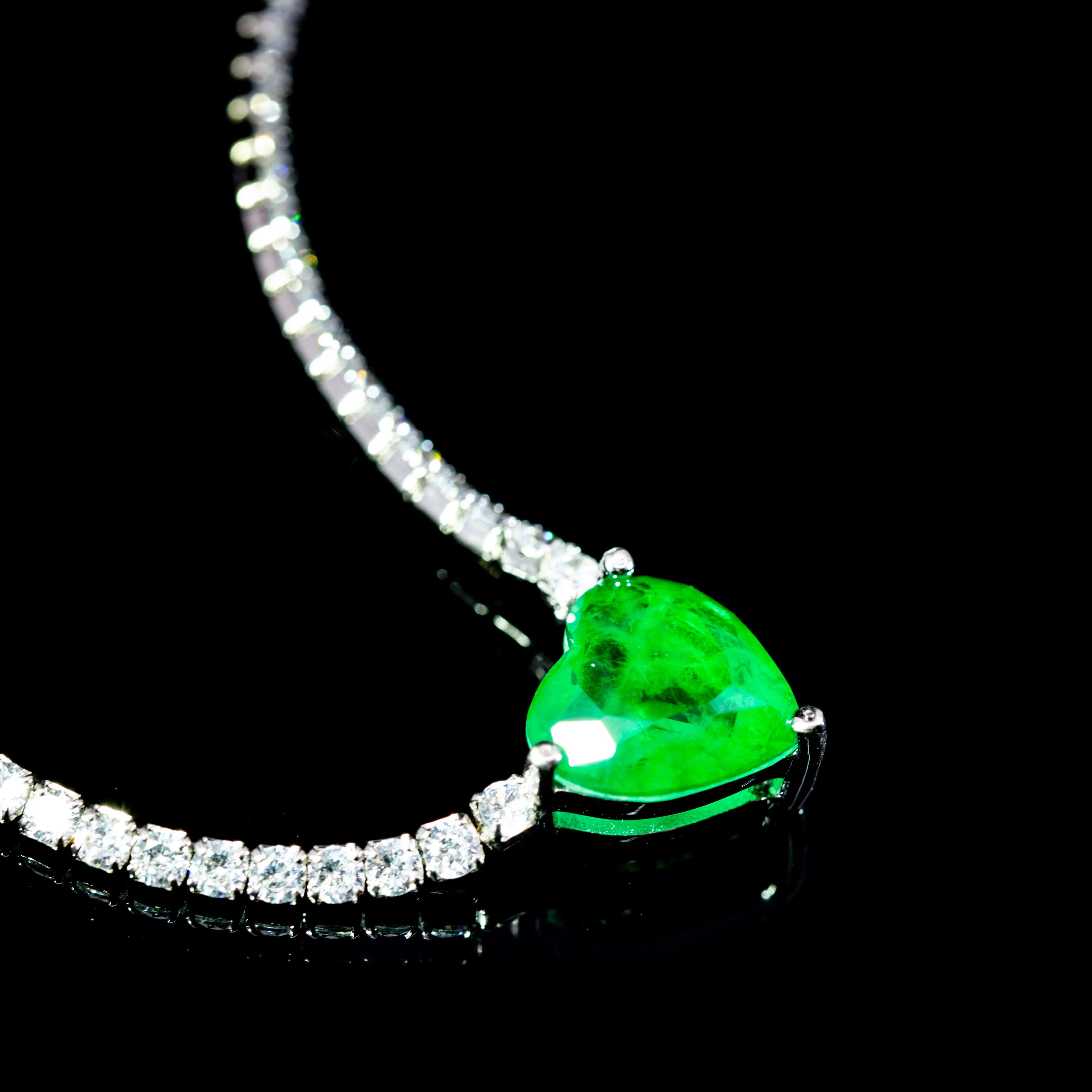 Isabella Emerald Green Heart Necklace in 925 Silver – High Quality Rhodium Plated