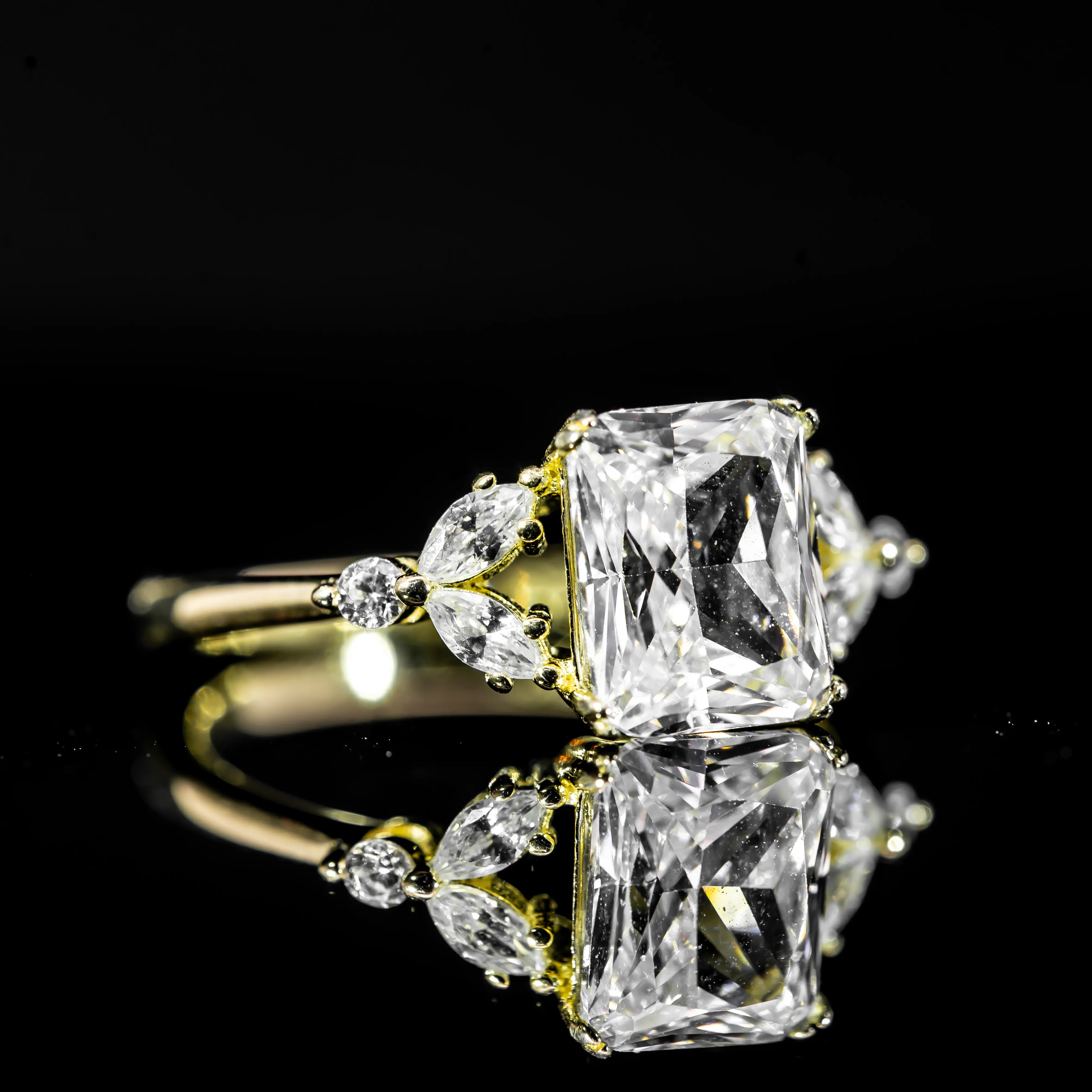 Dolce Mondo Majestic White Rectangular Cut Premium Quality Zircon 925 Silver Ring – Gold Plated