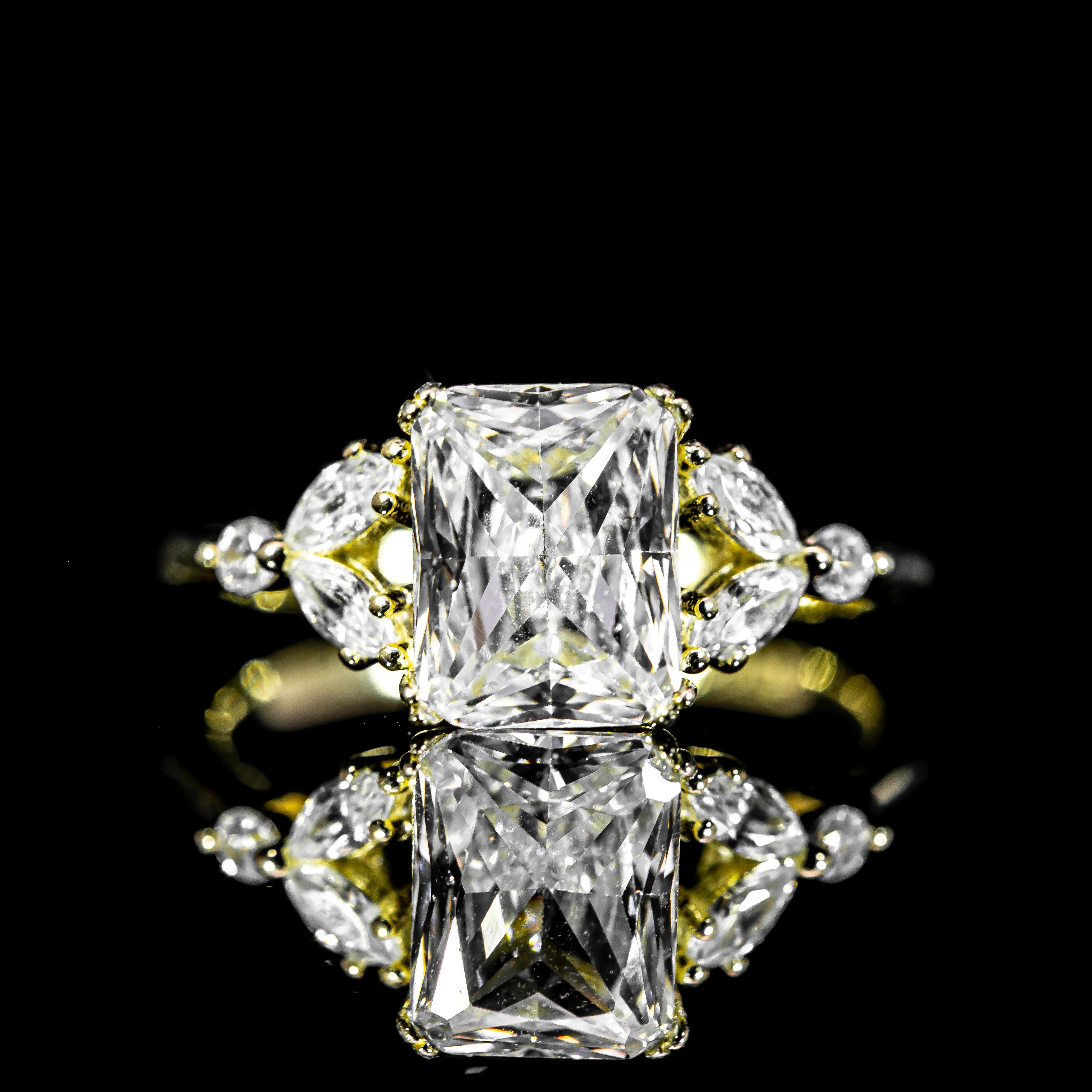Dolce Mondo Majestic White Rectangular Cut Premium Quality Zircon 925 Silver Ring – Gold Plated