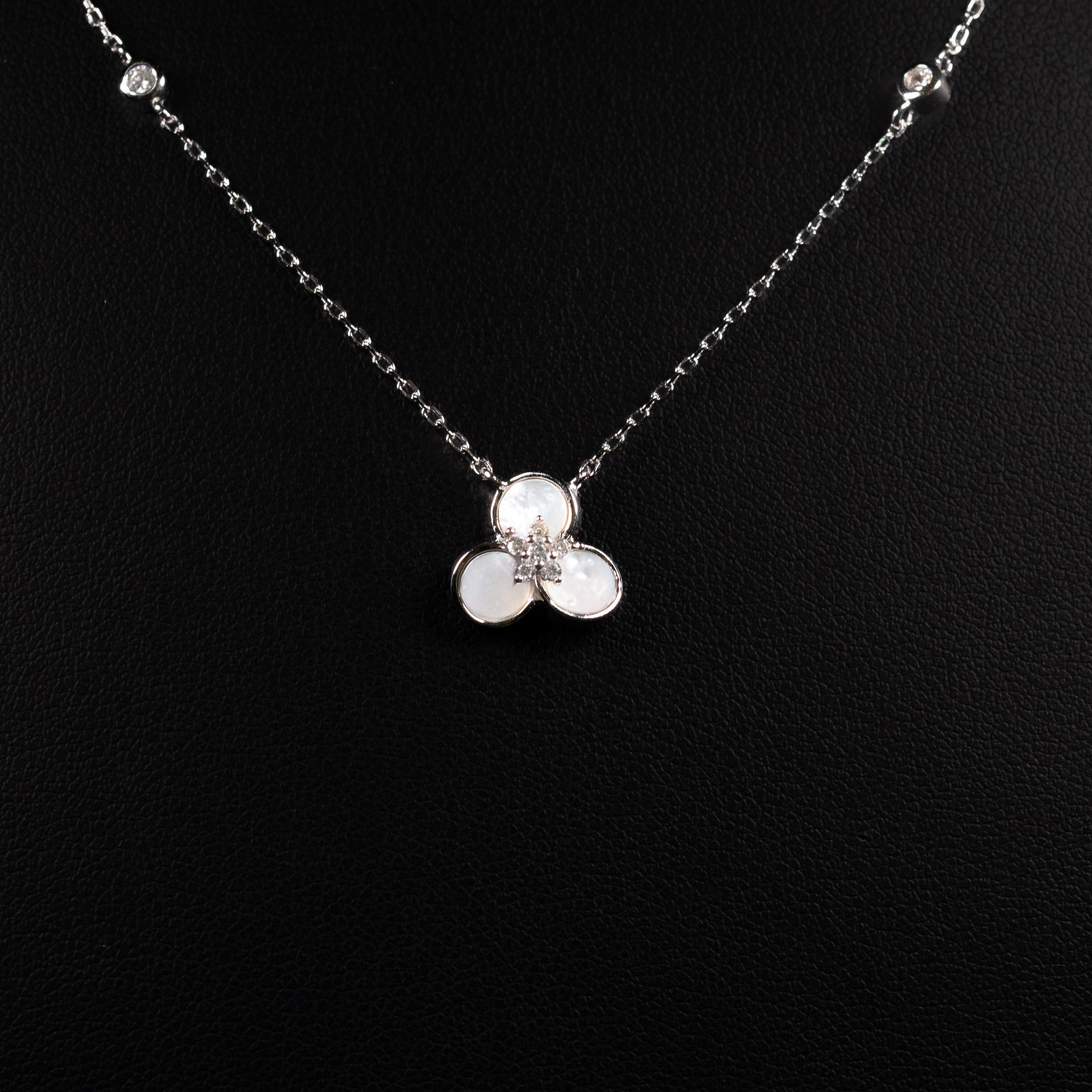Dolce Mondo Razan White Zircon 925 Silver Pendant Necklace