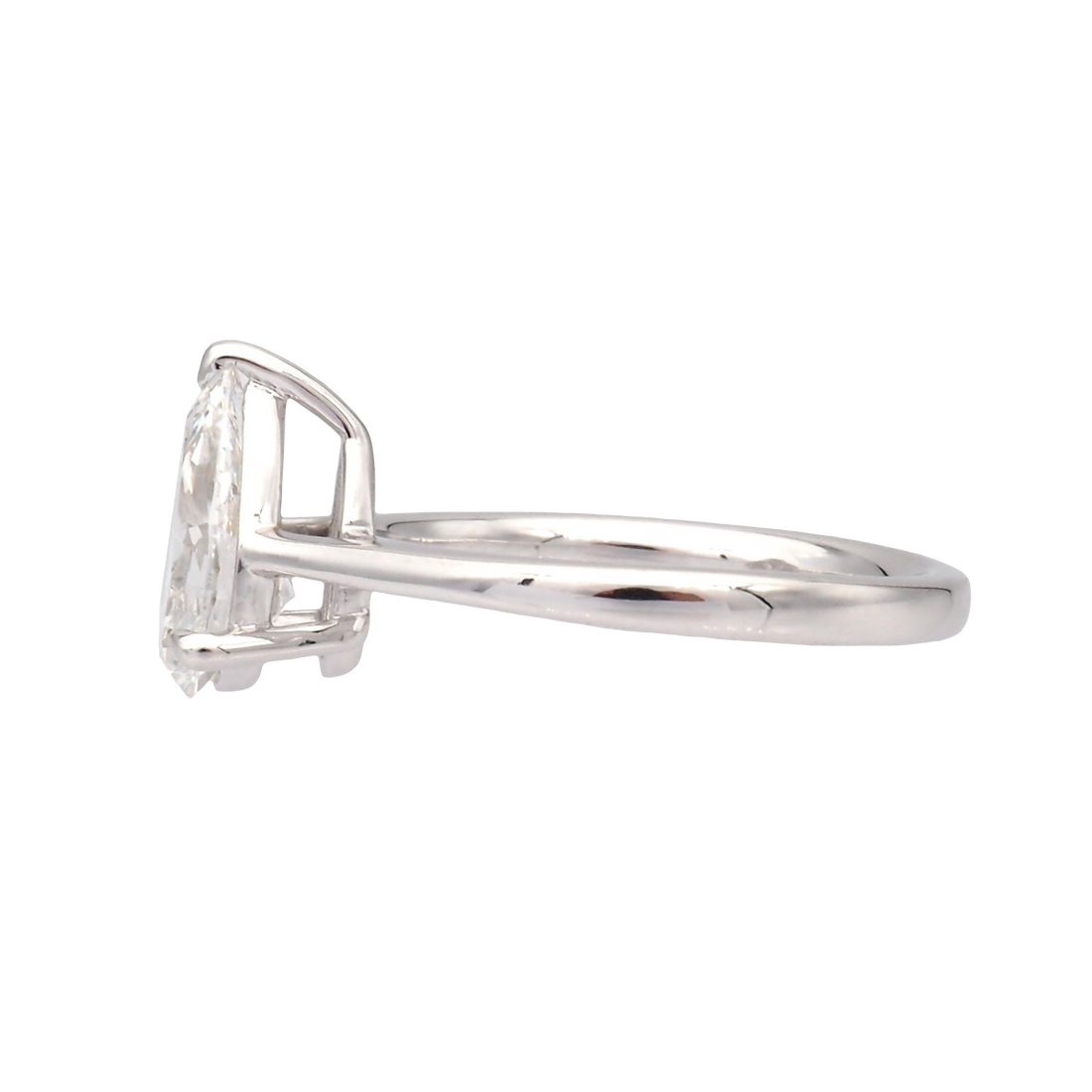 Elegant Pear-Shaped Lab-Grown Diamond Ring