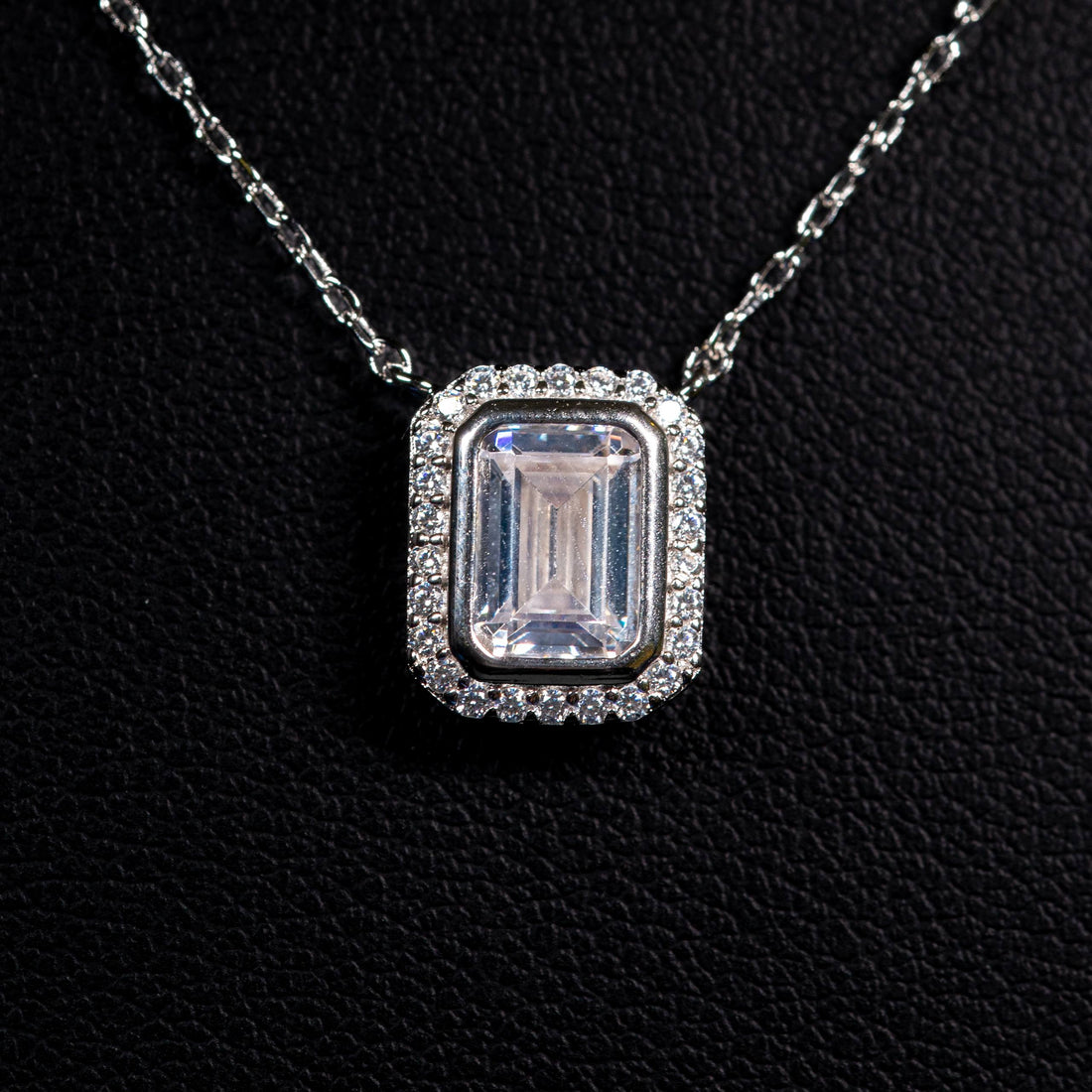 Dolce Mondo Nour White Zircon 925 Silver Pendant Necklace