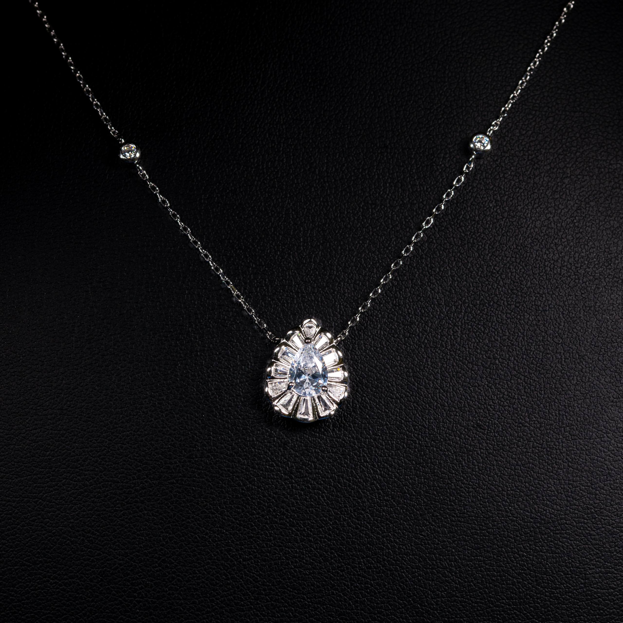 Dolce Mondo Dana White Zircon 925 Silver Pendant Necklace