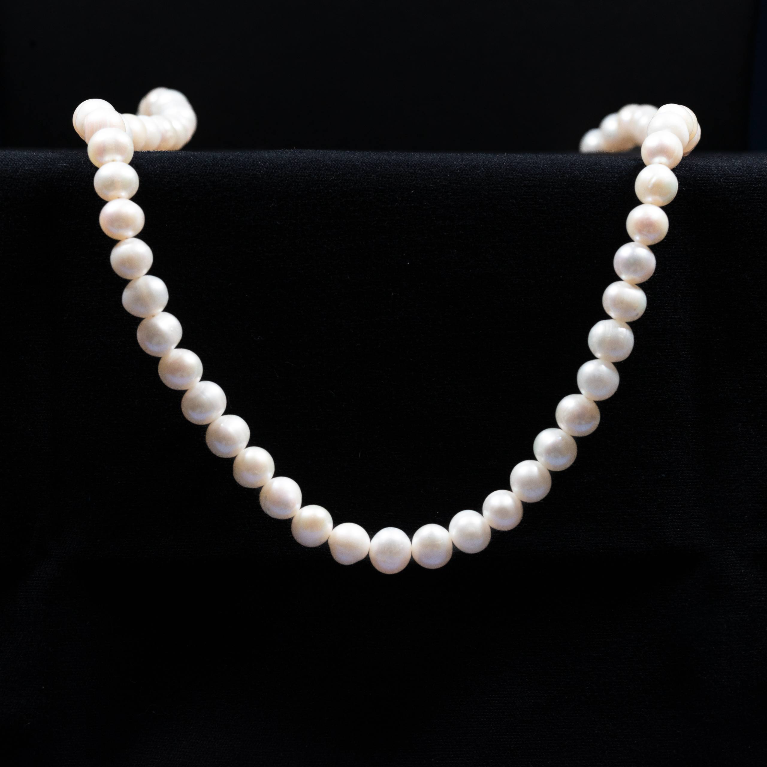 Dolce Mondo Classic Round Freshwater Pearl Necklace