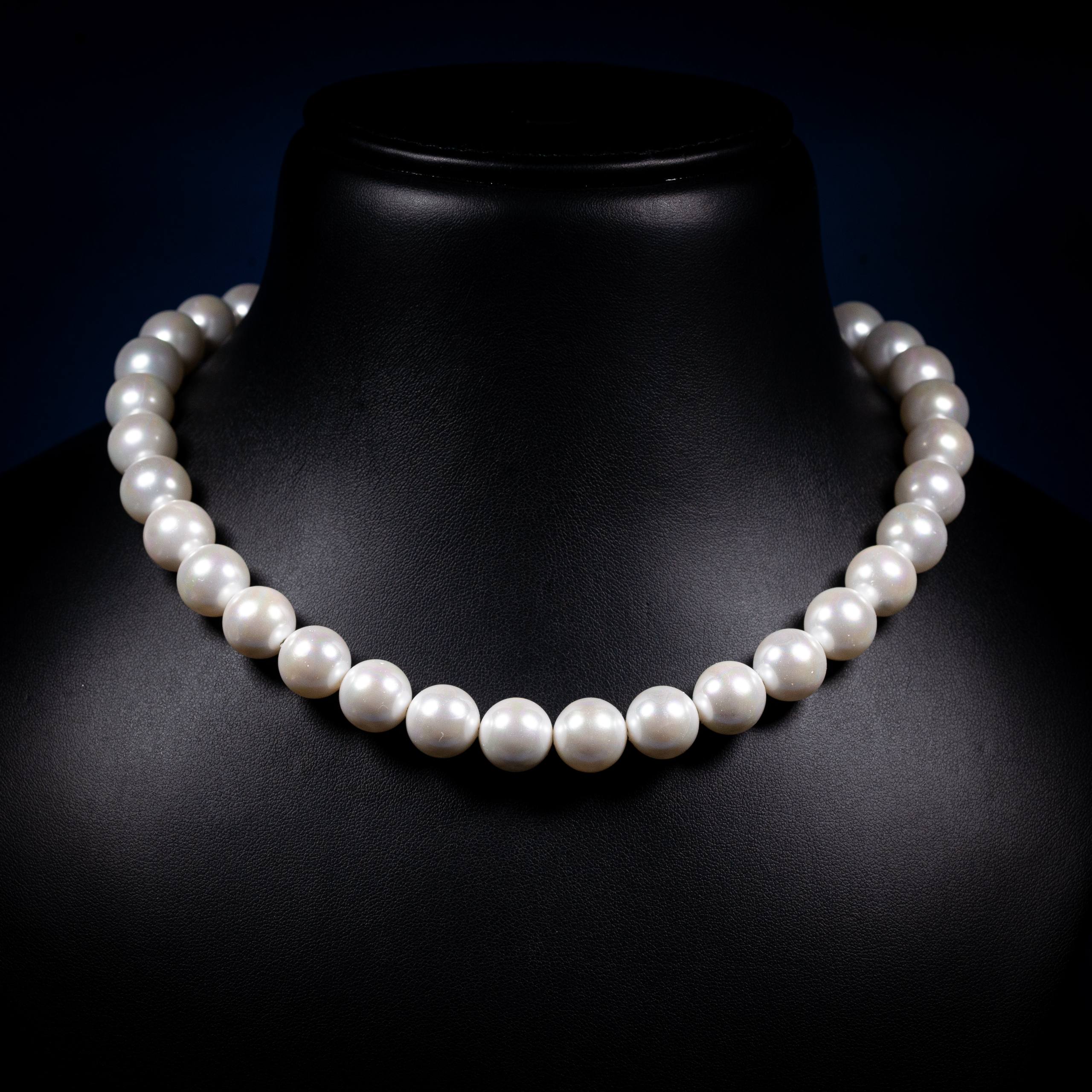 Dolce Mondo Classic White Freshwater Pearl Necklace in 925 Sterling Silver
