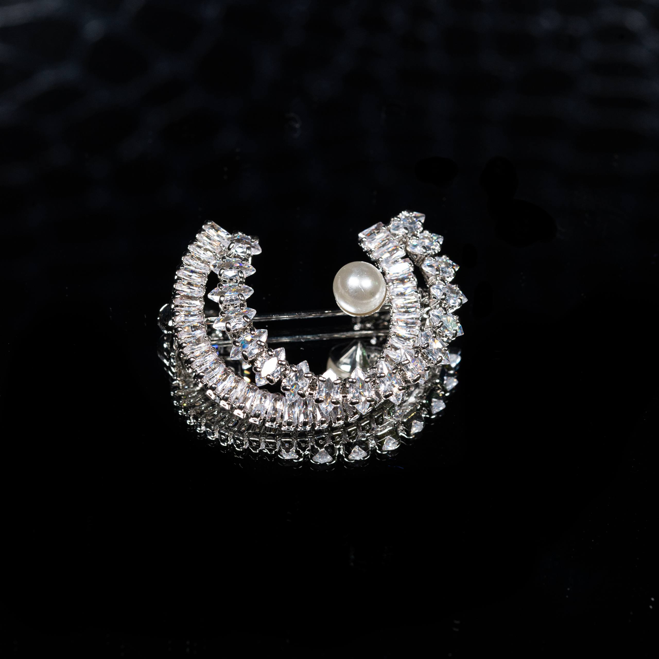 Layla White Pearl & White Zircon Brooch High Quality Rhodium Plated