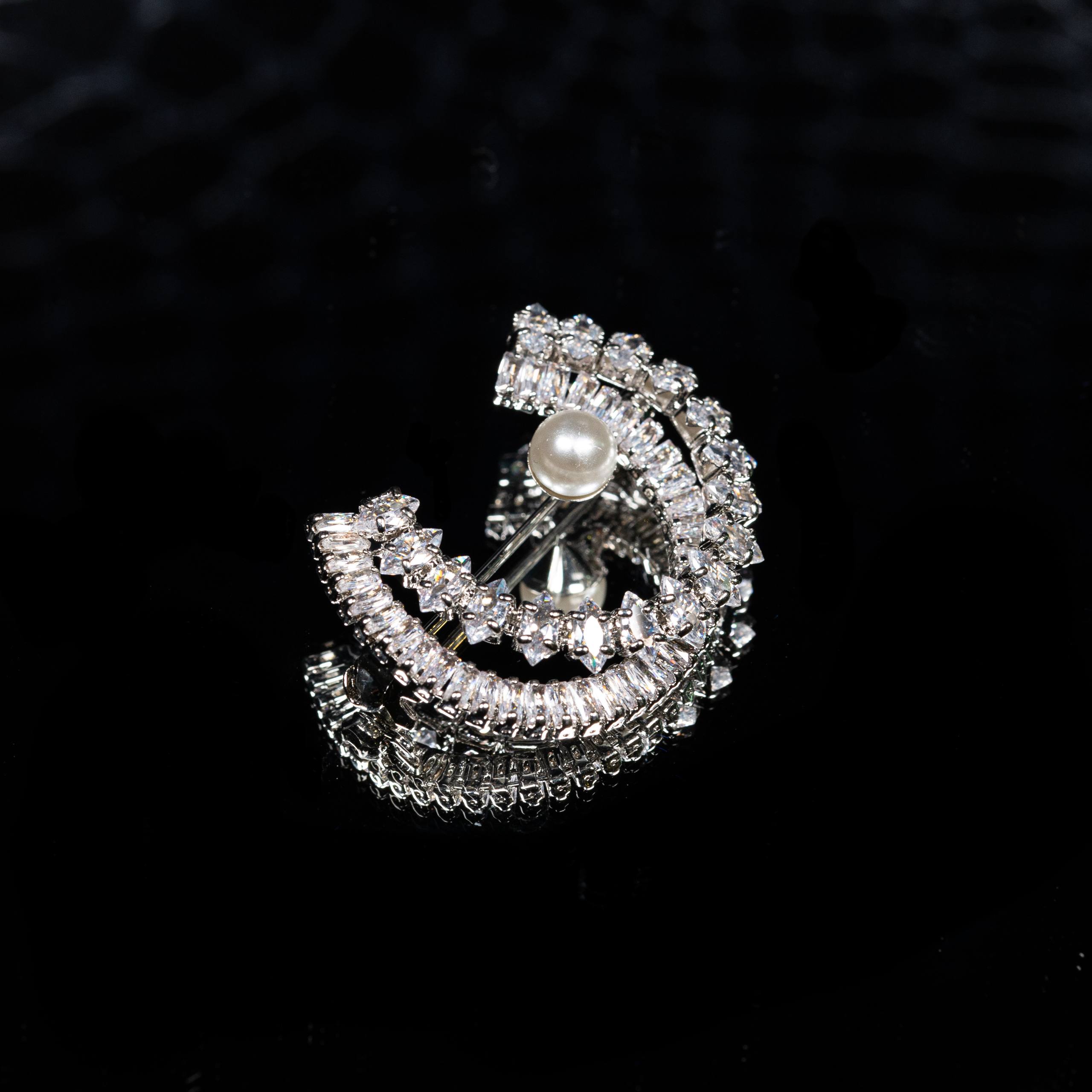 Layla White Pearl & White Zircon Brooch High Quality Rhodium Plated