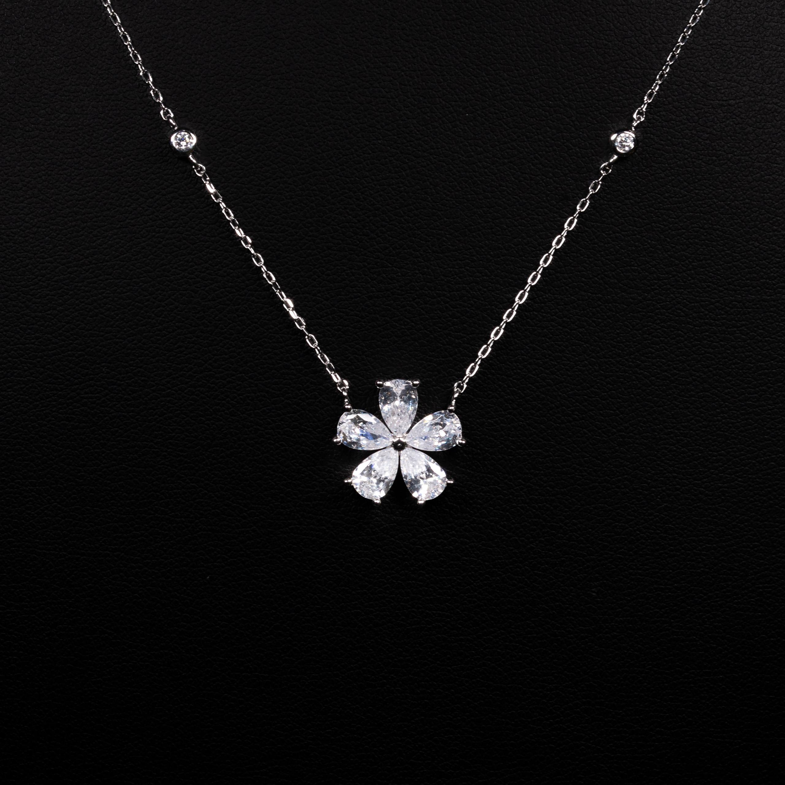 Dolce Mondo Noura White Zircon 925 Silver Pendant Necklace