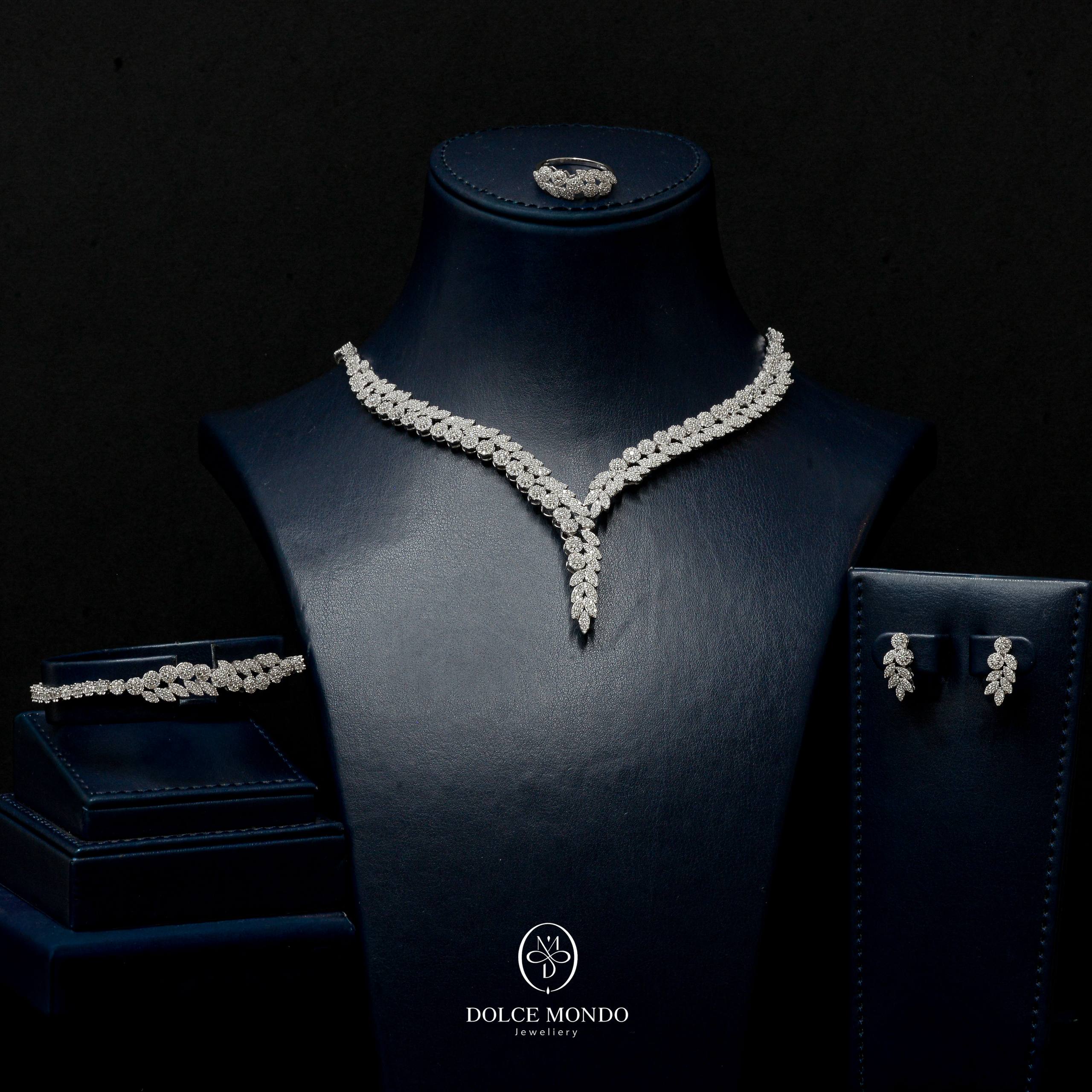 Luminous Grace Silver Set 925 Silver