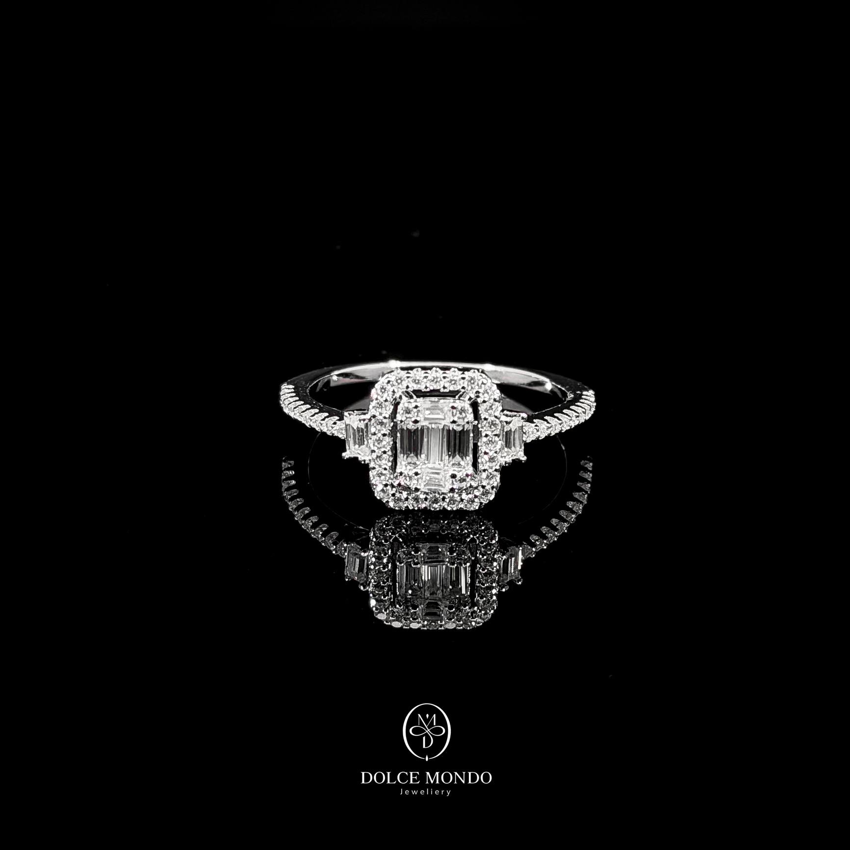 خاتم فضة 925 مرصع بالموissanite بقطع الزمرد وهالة بطلاء الروديوم 0.5 قيراط