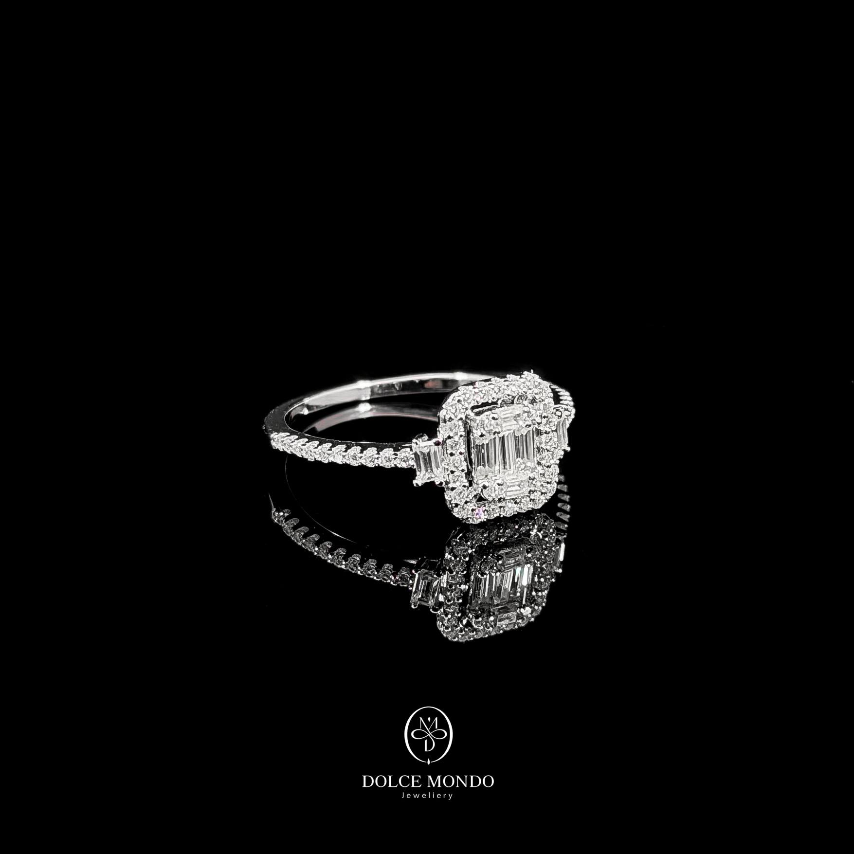 خاتم فضة 925 مرصع بالموissanite بقطع الزمرد وهالة بطلاء الروديوم 0.5 قيراط