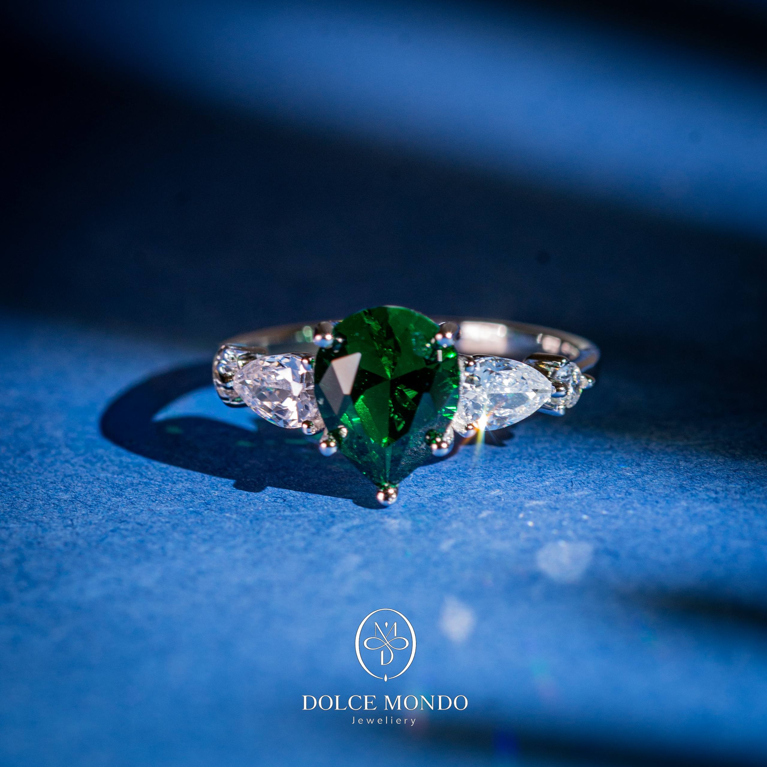 Dolce Mondo Emerald Eclat Green Zircon - Rhodium Plated 925 Silver Ring