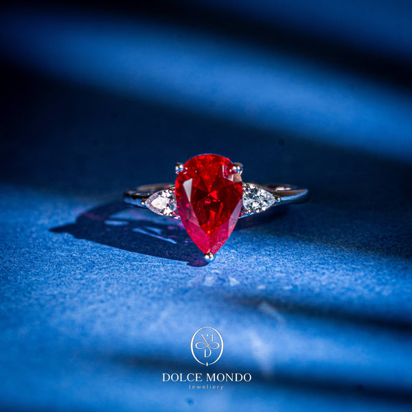 Dolce Mondo Crimson Elixir – Red Zircon Rhodium-Plated 925 Silver Ring