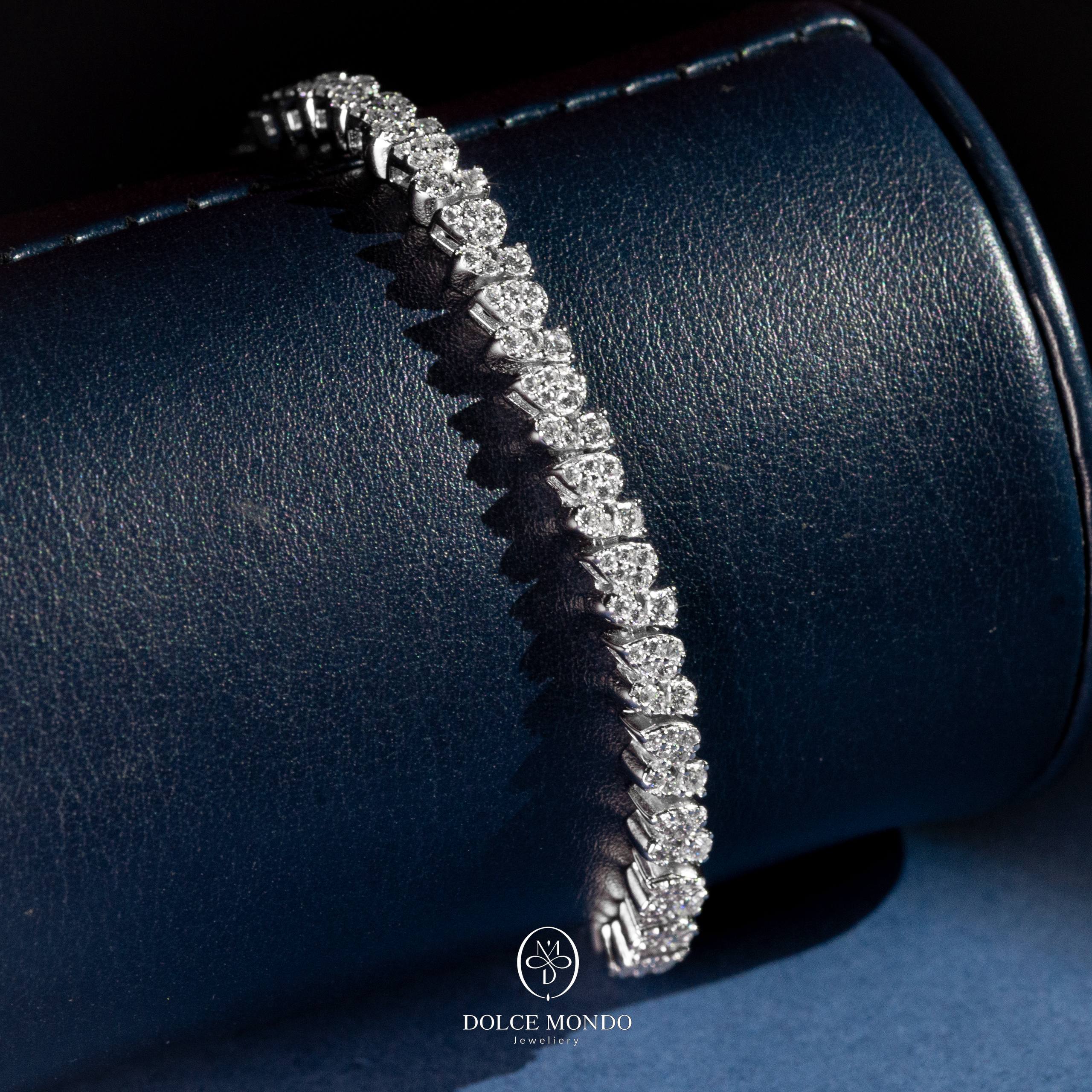 Serenique Bow Bracelet