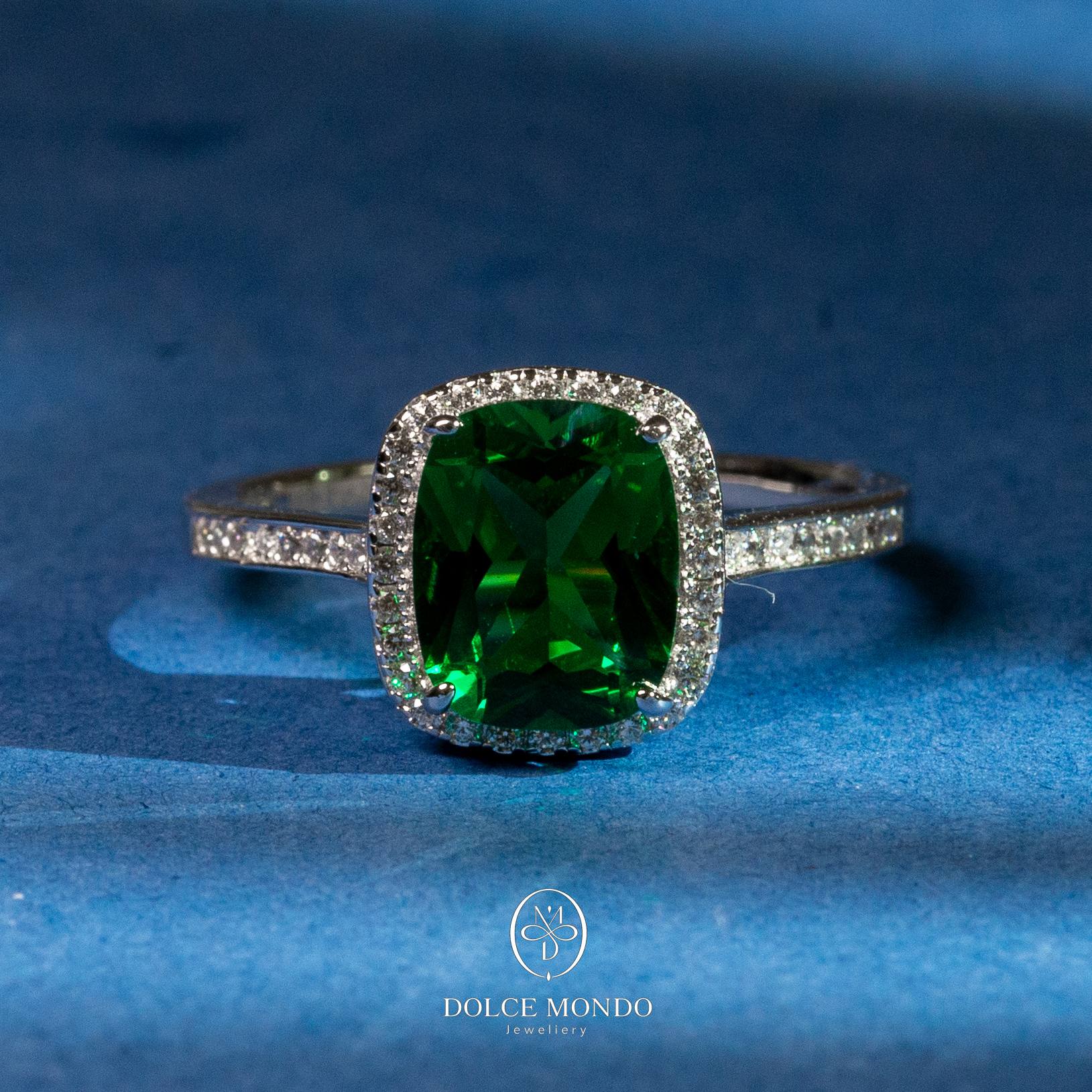 Dolce Mondo Emerald Radiance Halo – Green Zircon Rhodium-Plated 925 Silver Ring
